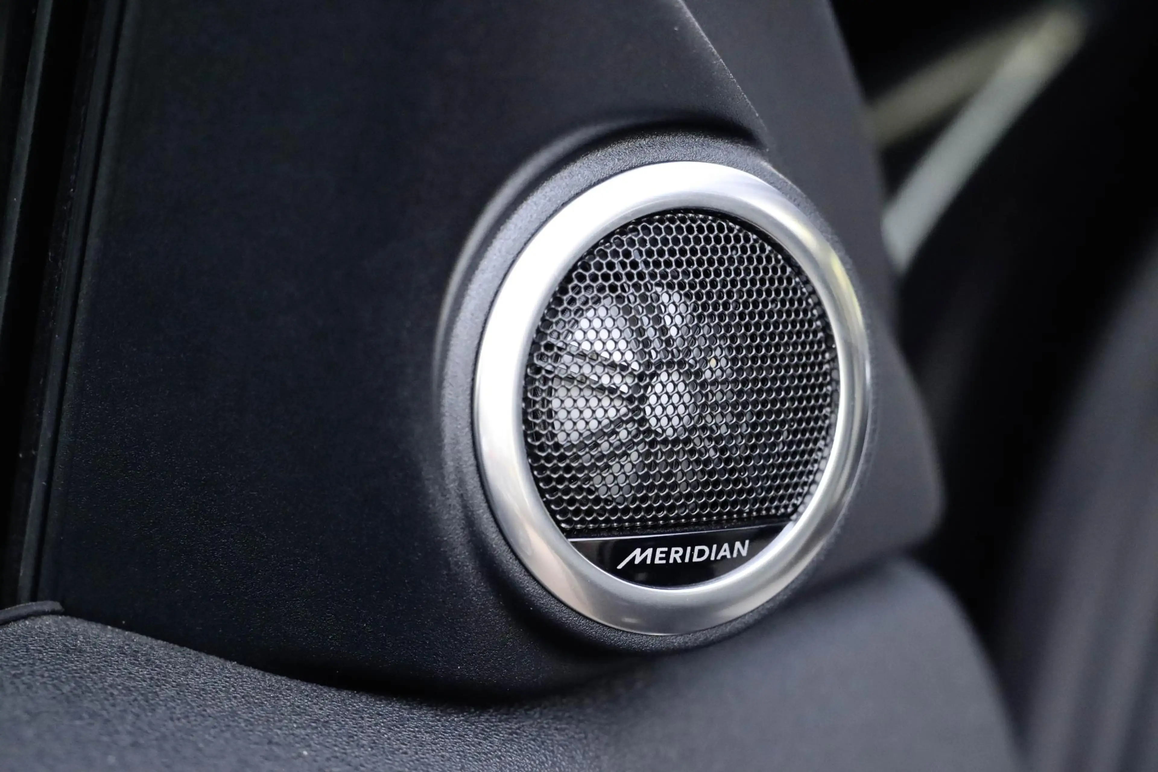 Land Rover Range Rover Evoque P300e PHEV AWD Panodak | Trekhaak | Head-up | Meri — photo 10