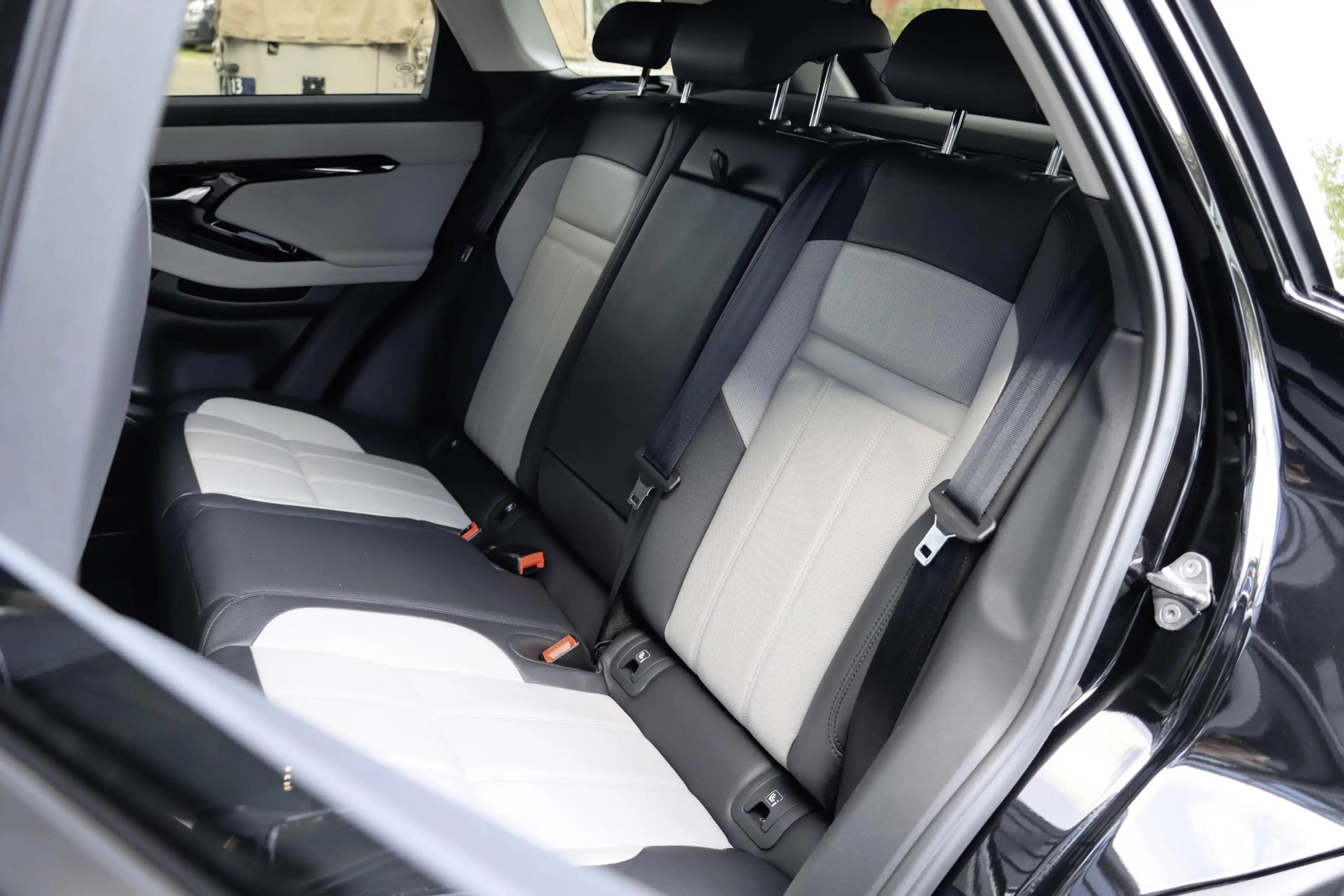 Land Rover Range Rover Evoque P300e PHEV AWD Panodak | Trekhaak | Head-up | Meri — photo 19