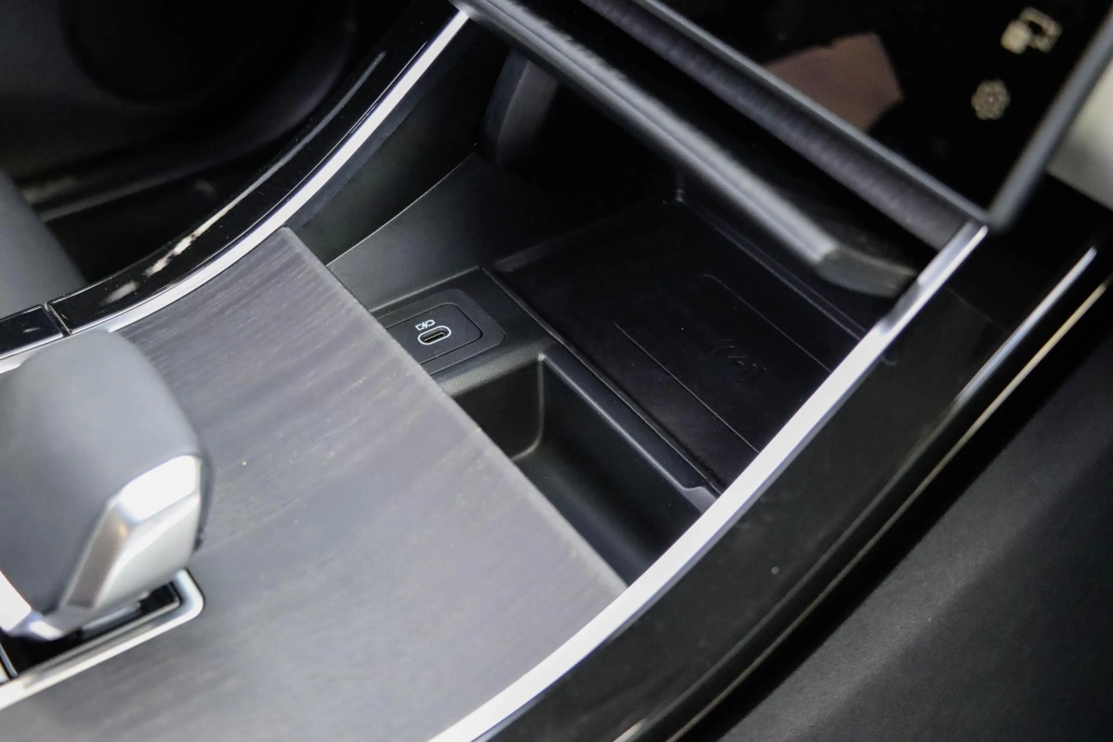 Land Rover Range Rover Evoque P300e PHEV AWD Panodak | Trekhaak | Head-up | Meri — photo 27