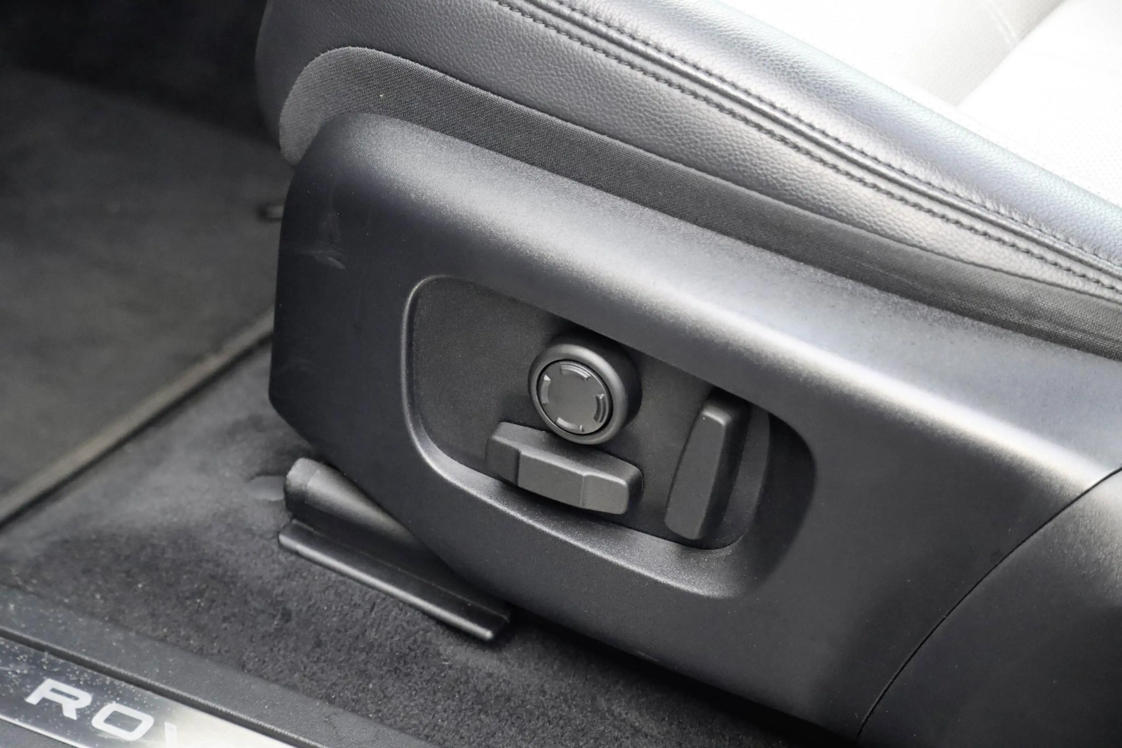 Land Rover Range Rover Evoque P300e PHEV AWD Panodak | Trekhaak | Head-up | Meri — photo 13