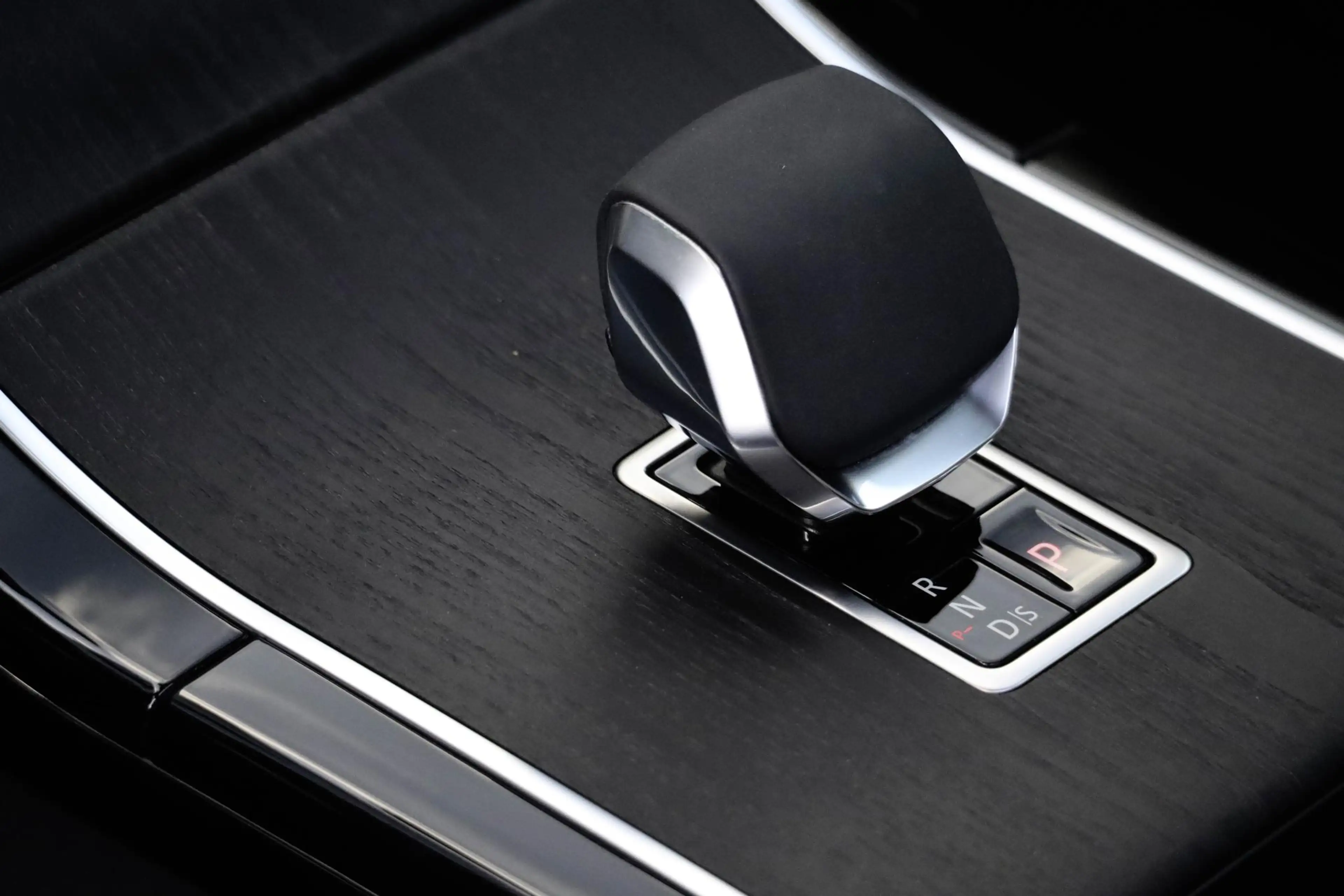 Land Rover Range Rover Evoque P300e PHEV AWD Panodak | Trekhaak | Head-up | Meri — photo 12