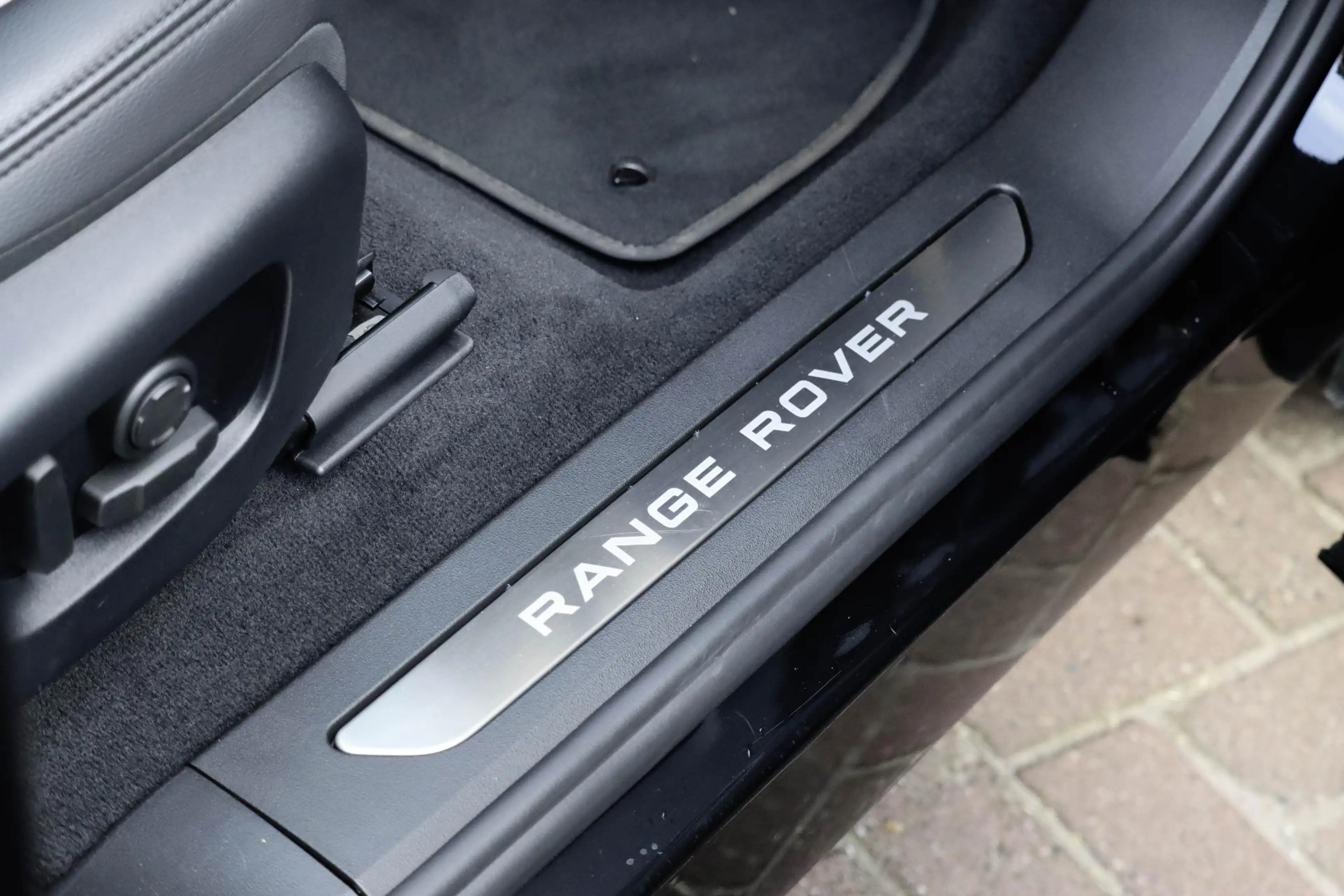 Land Rover Range Rover Evoque P300e PHEV AWD Panodak | Trekhaak | Head-up | Meri — photo 28