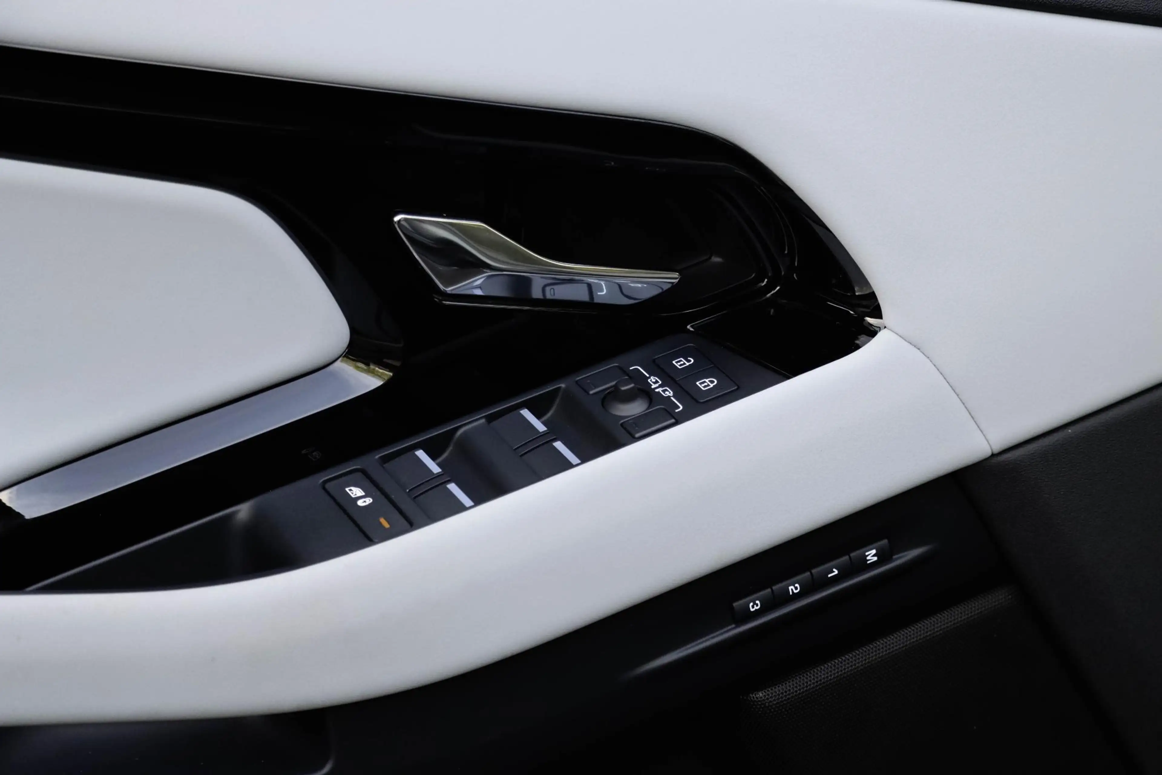 Land Rover Range Rover Evoque P300e PHEV AWD Panodak | Trekhaak | Head-up | Meri — photo 11