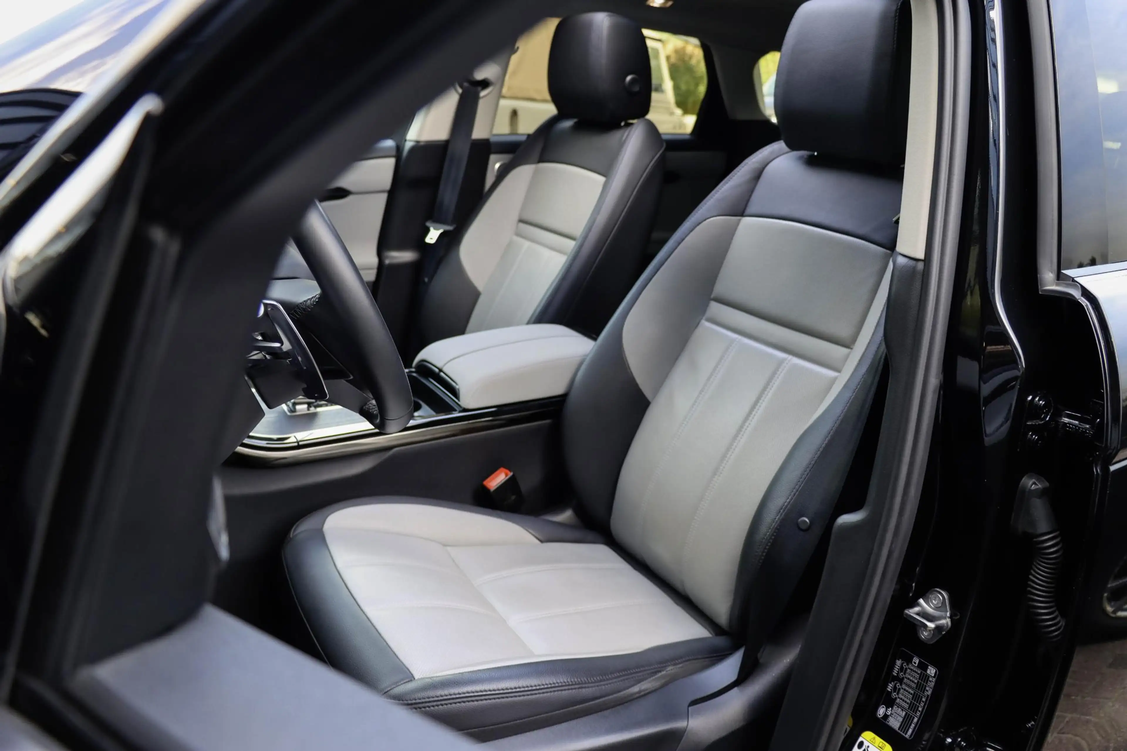 Land Rover Range Rover Evoque P300e PHEV AWD Panodak | Trekhaak | Head-up | Meri — photo 15