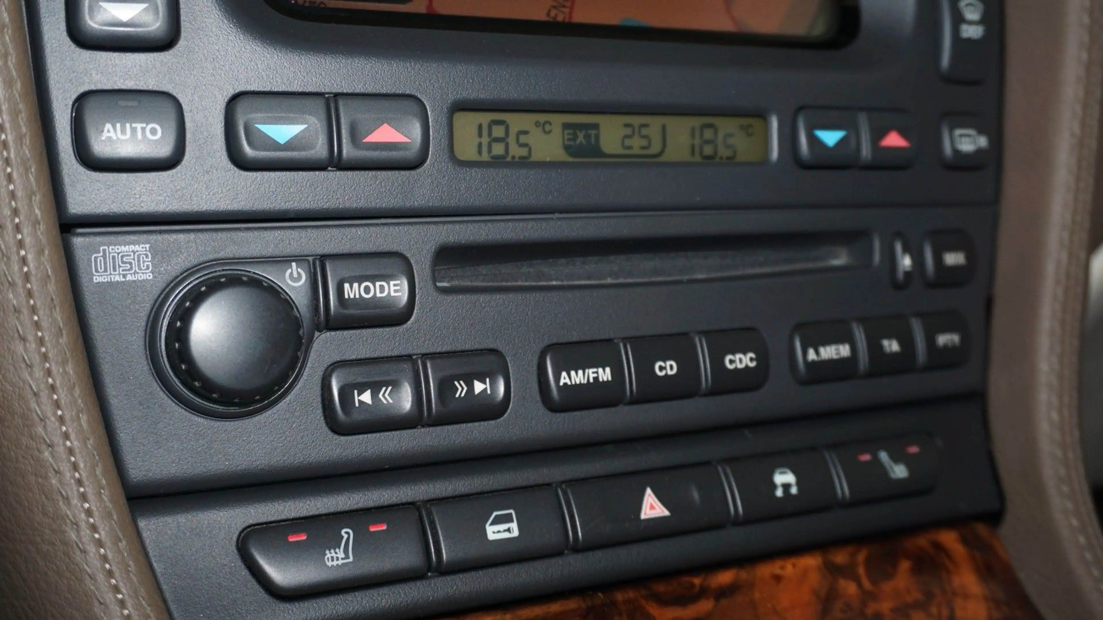 Jaguar S-Type 3.0 V6 Executive*SHZ*LEDER*GSD*TEMPOMAT!! — photo 16