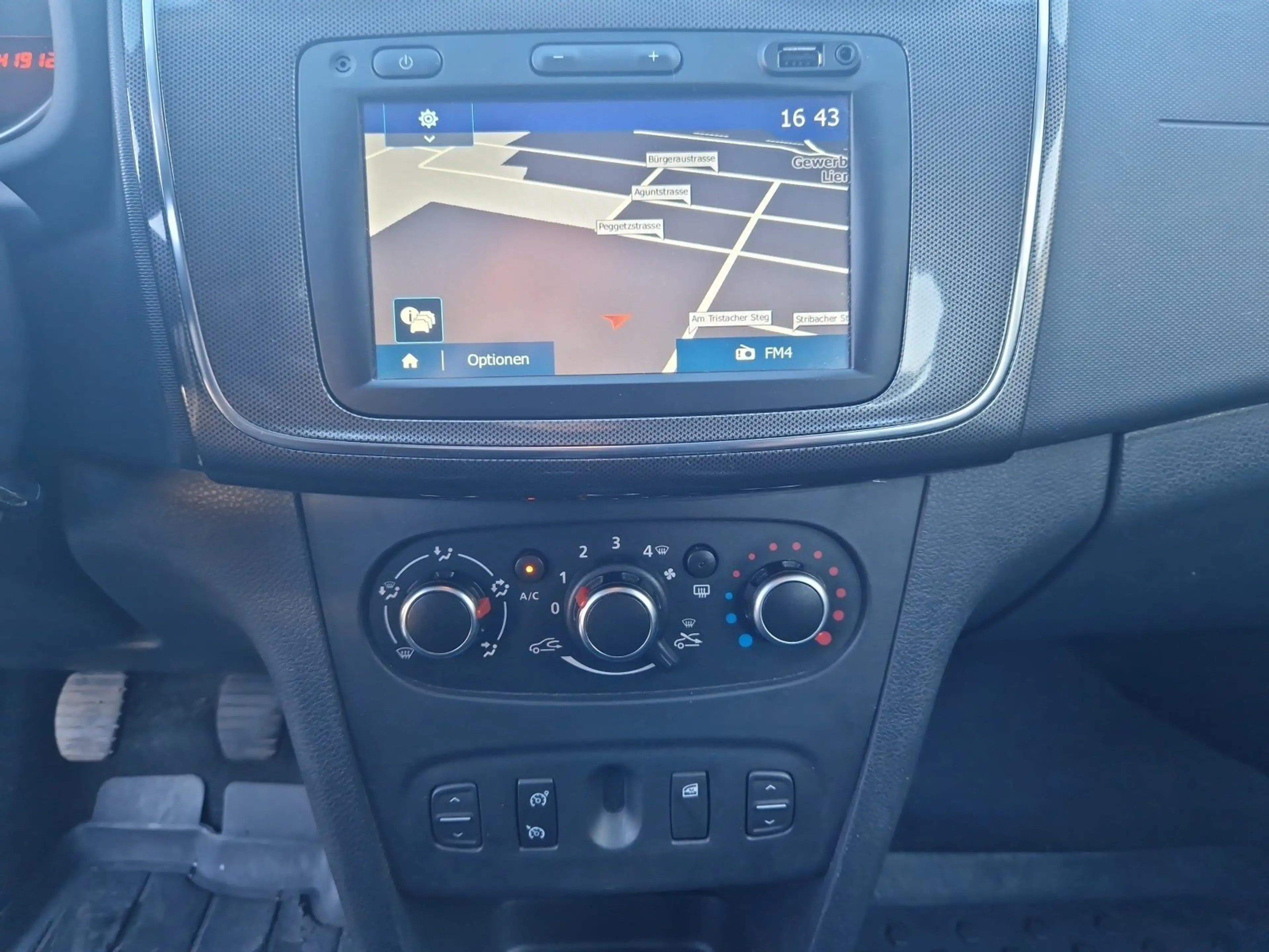 Dacia Sandero Stepway — photo 10