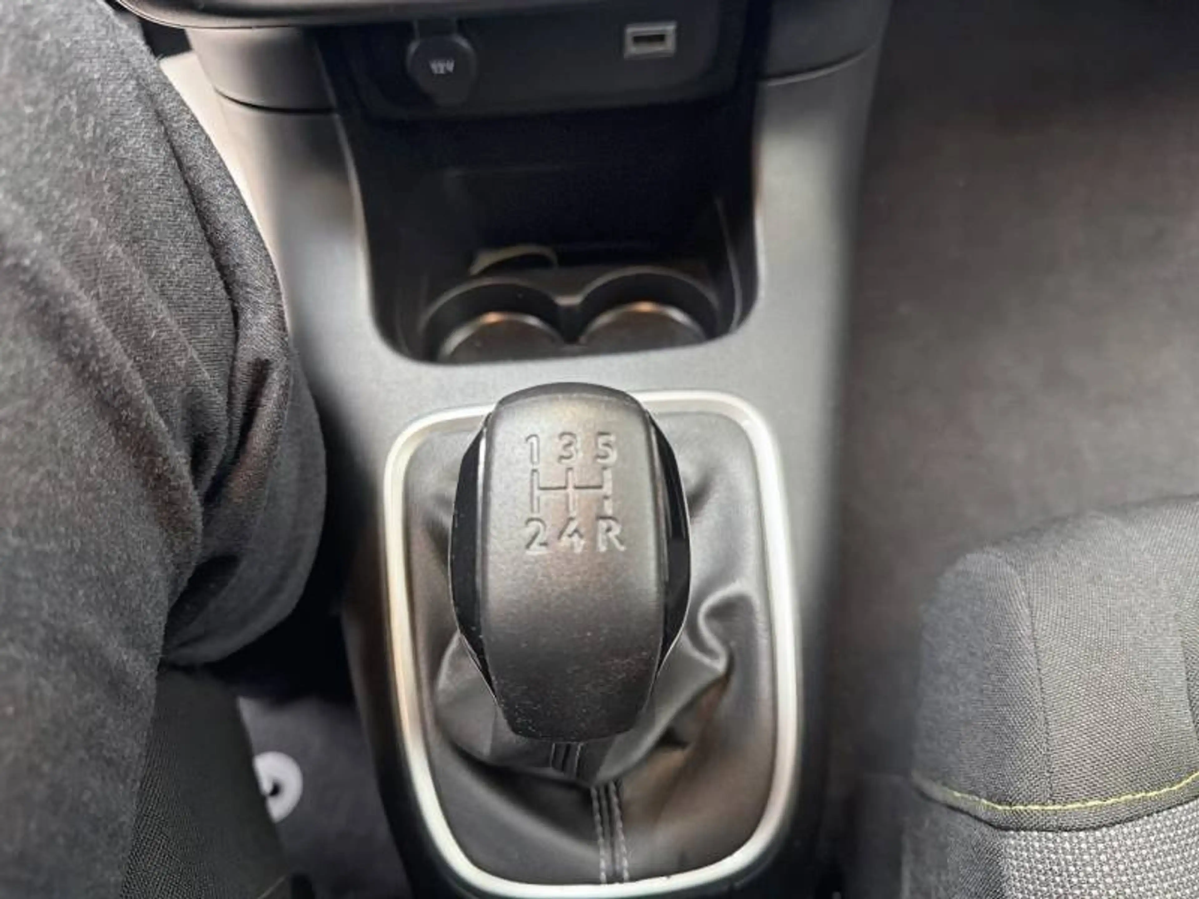 Citroen C3 3 1.2 PureTech 83 S&S MAN Shine — photo 14