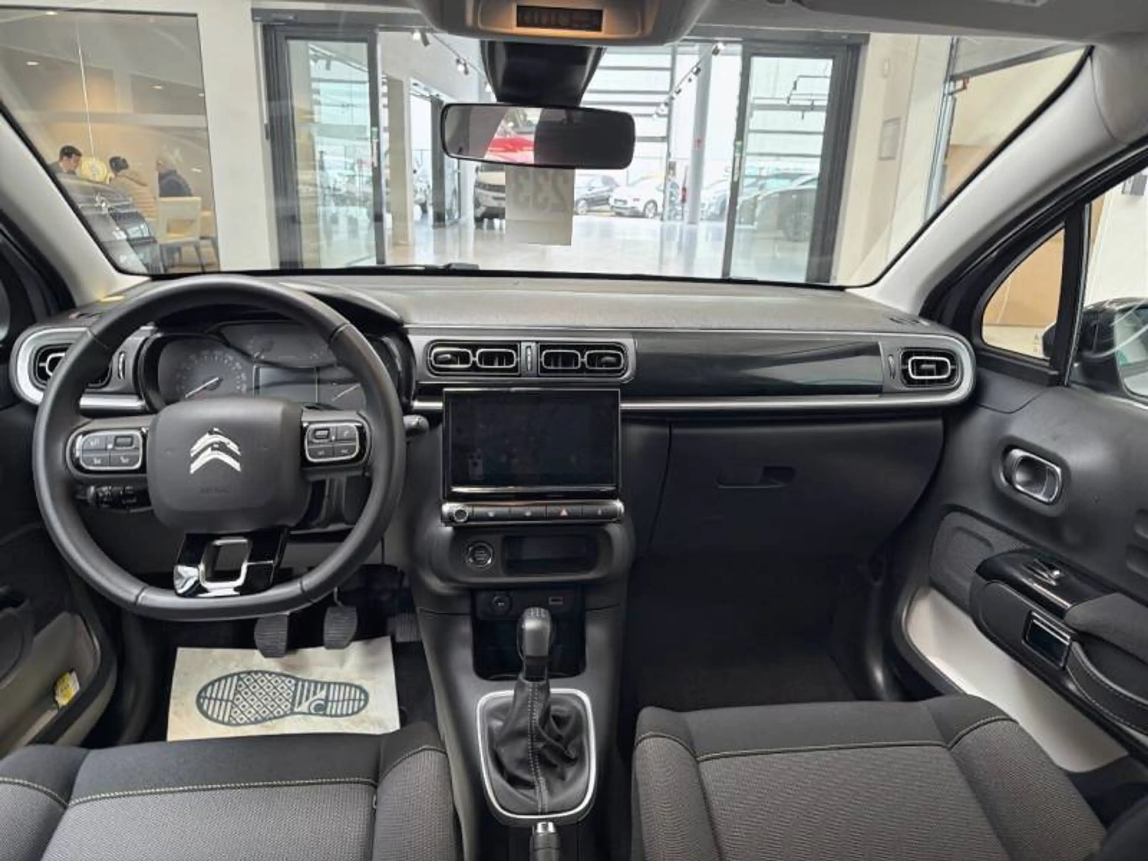 Citroen C3 3 1.2 PureTech 83 S&S MAN Shine — photo 8
