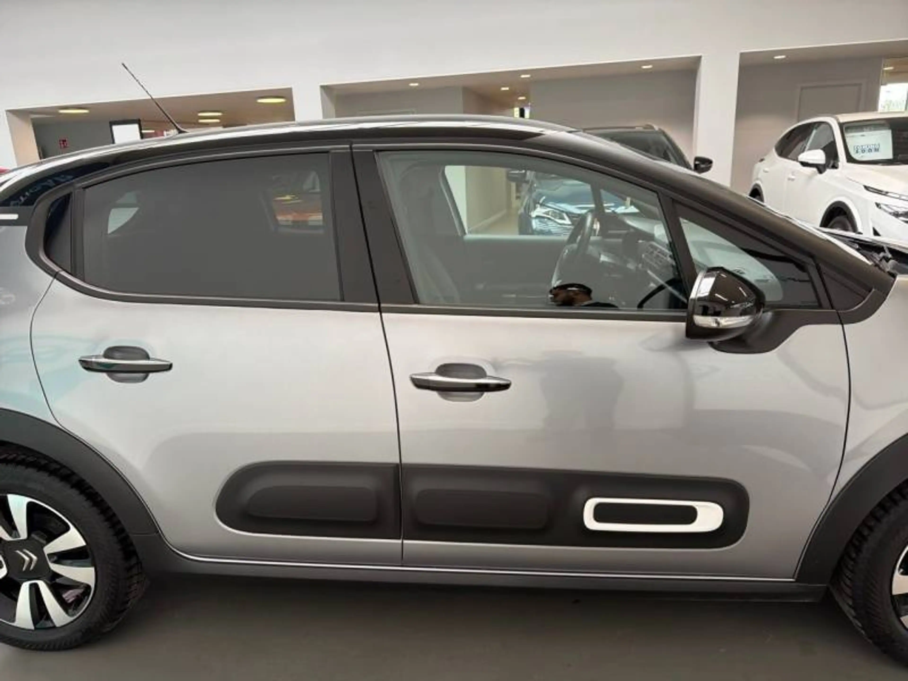 Citroen C3 3 1.2 PureTech 83 S&S MAN Shine — photo 4