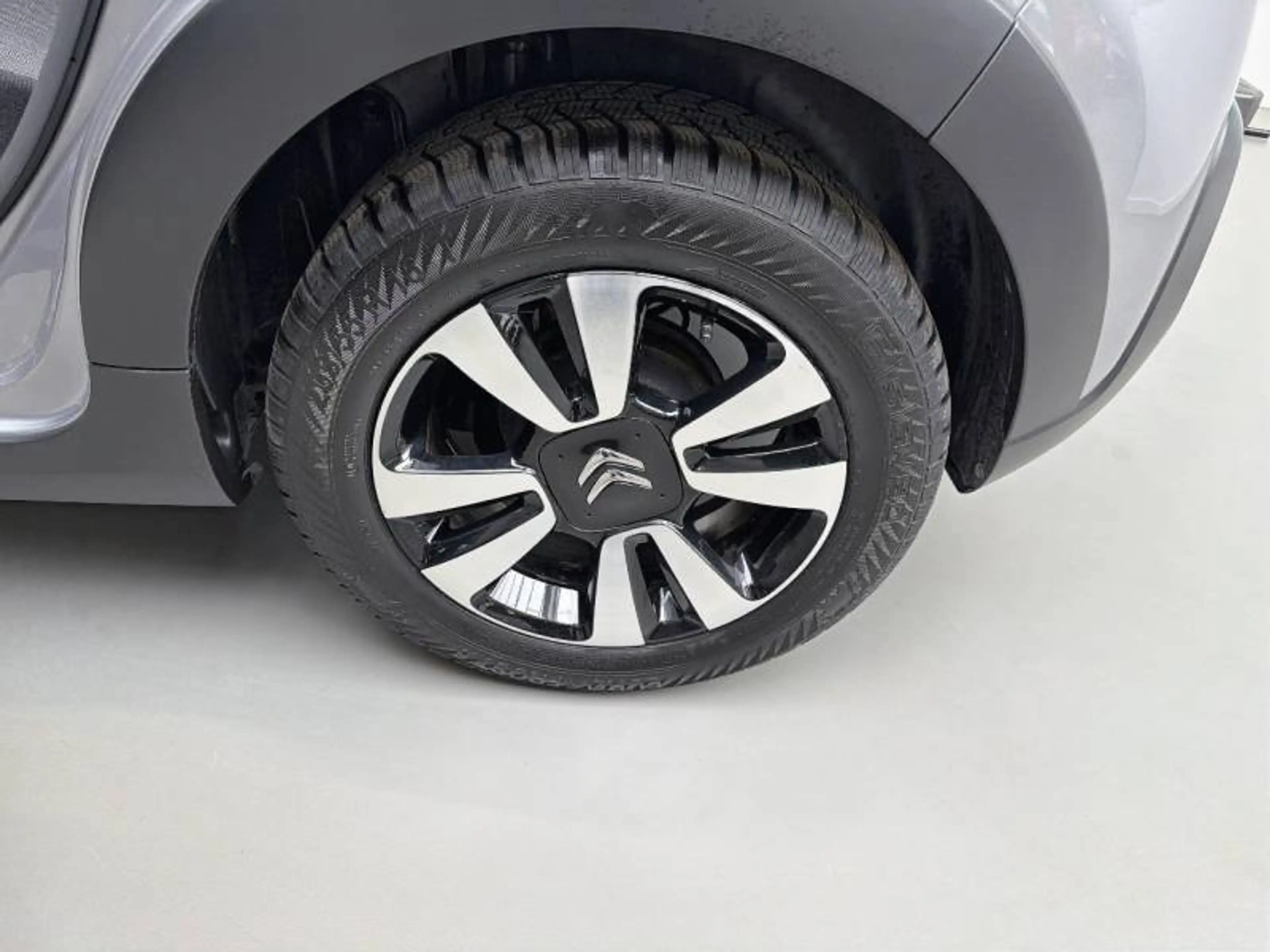 Citroen C3 3 1.2 PureTech 83 S&S MAN Shine — photo 11