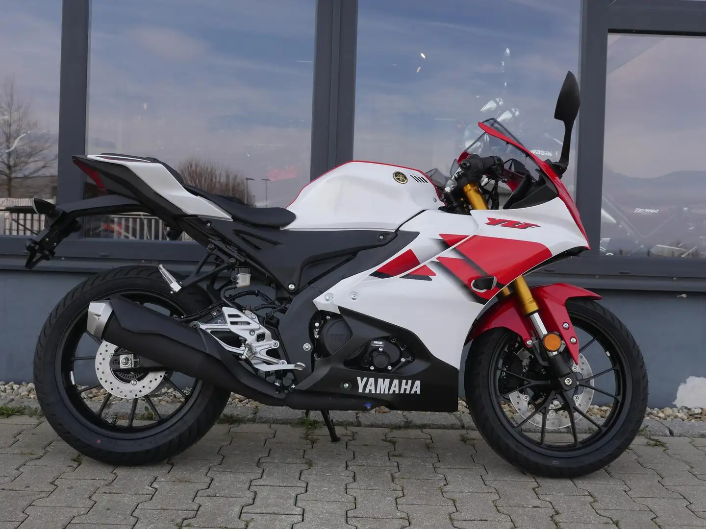 Yamaha YZF-R125 YZF-R 125 - Mod. 2026 - blau + 70th auf Lager - 1