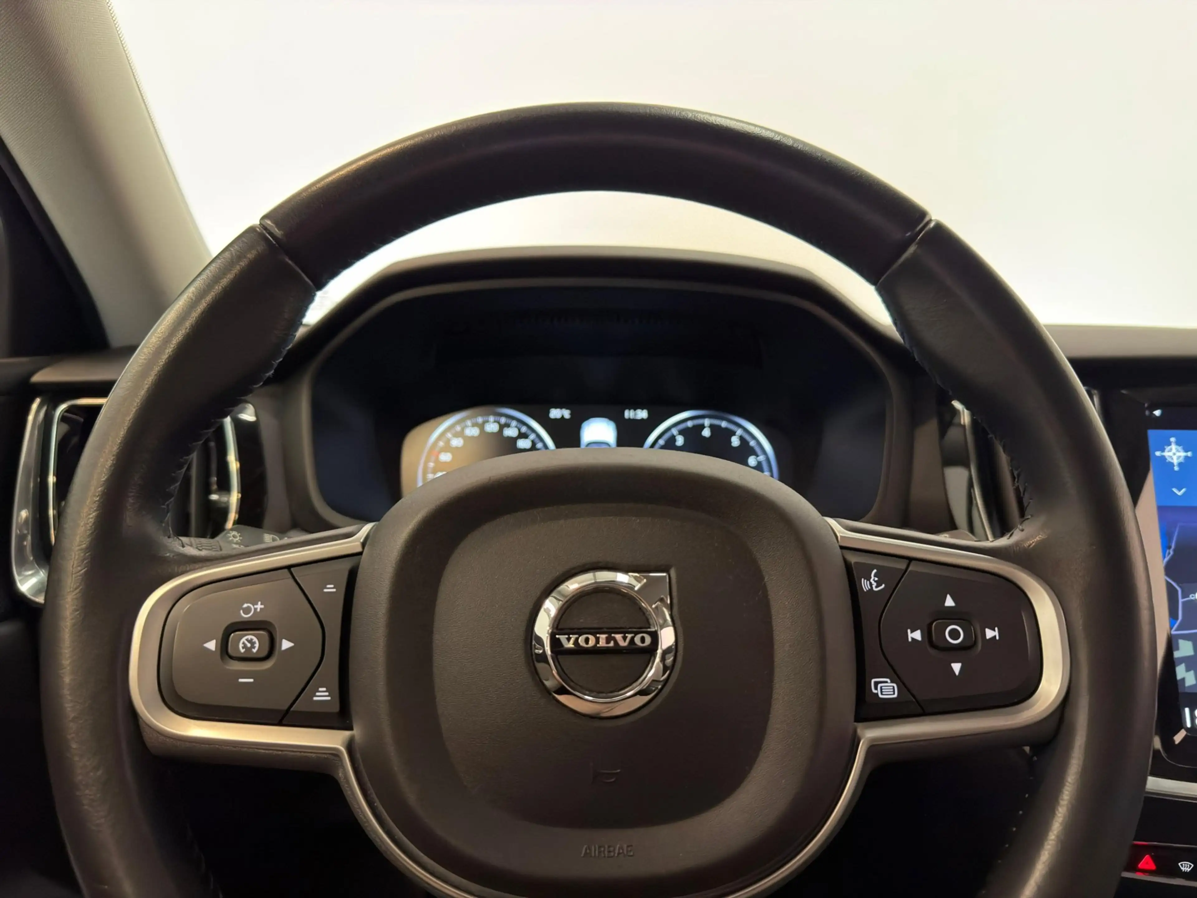 Volvo V60 2.0 T5 Momentum / NL-auto / Leder / CarPlay / Trek — photo 9