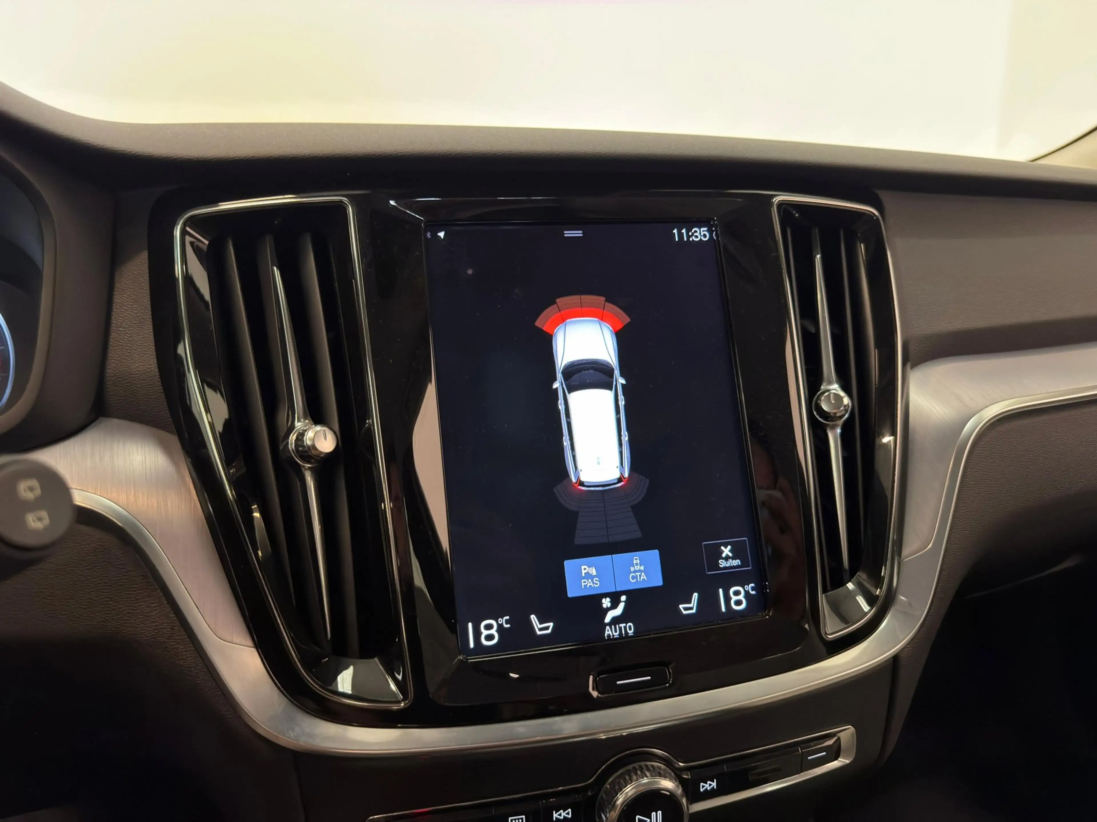 Volvo V60 2.0 T5 Momentum / NL-auto / Leder / CarPlay / Trek — photo 12