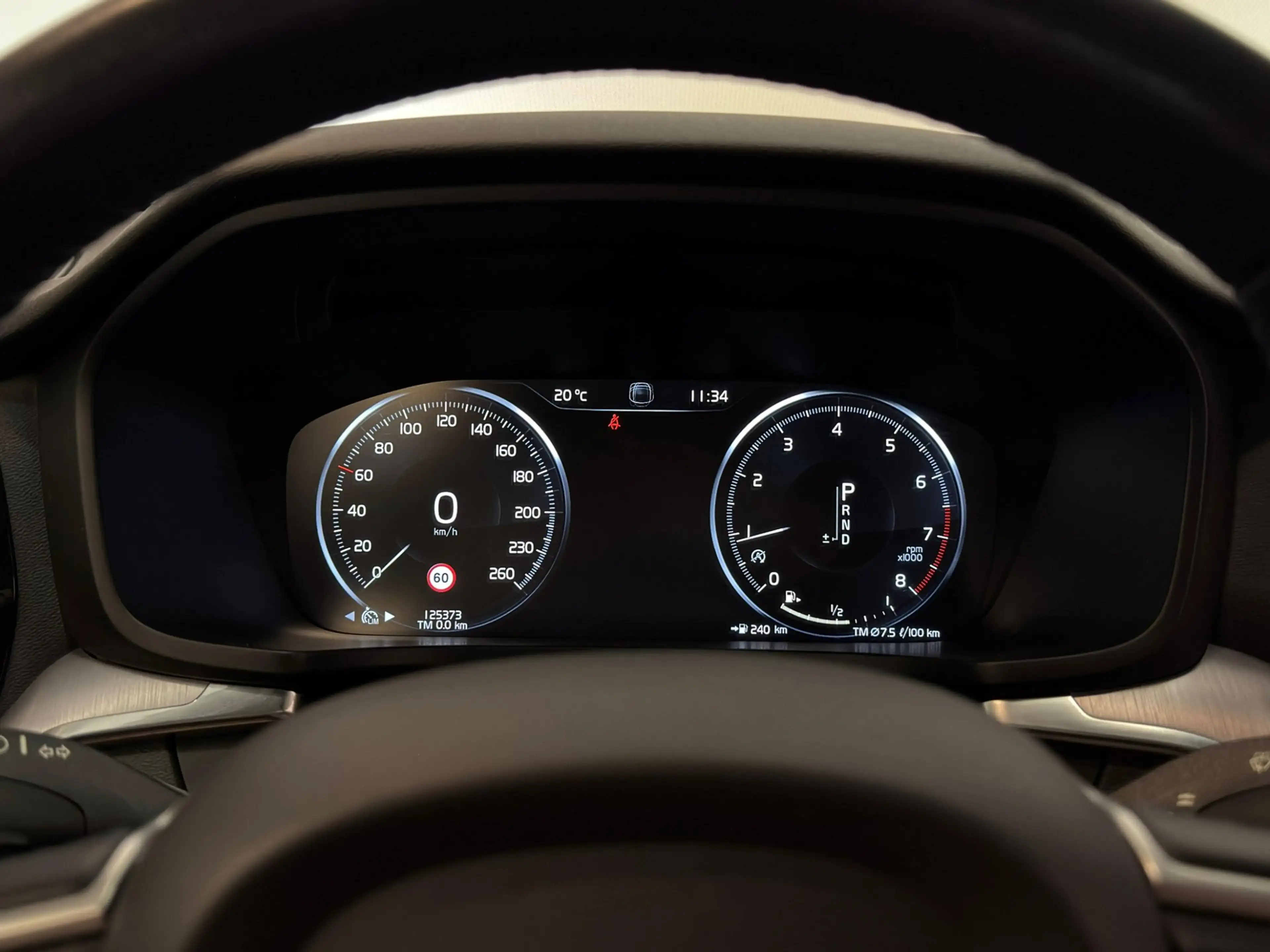 Volvo V60 2.0 T5 Momentum / NL-auto / Leder / CarPlay / Trek — photo 10