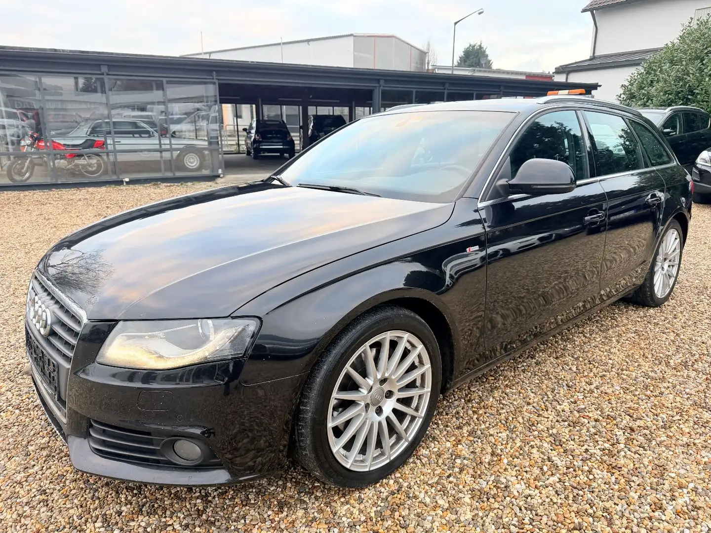 Audi A4 Avant S line Sportpaket Bi-XENON*KLIMAAUT*SHZ Schwarz - 2