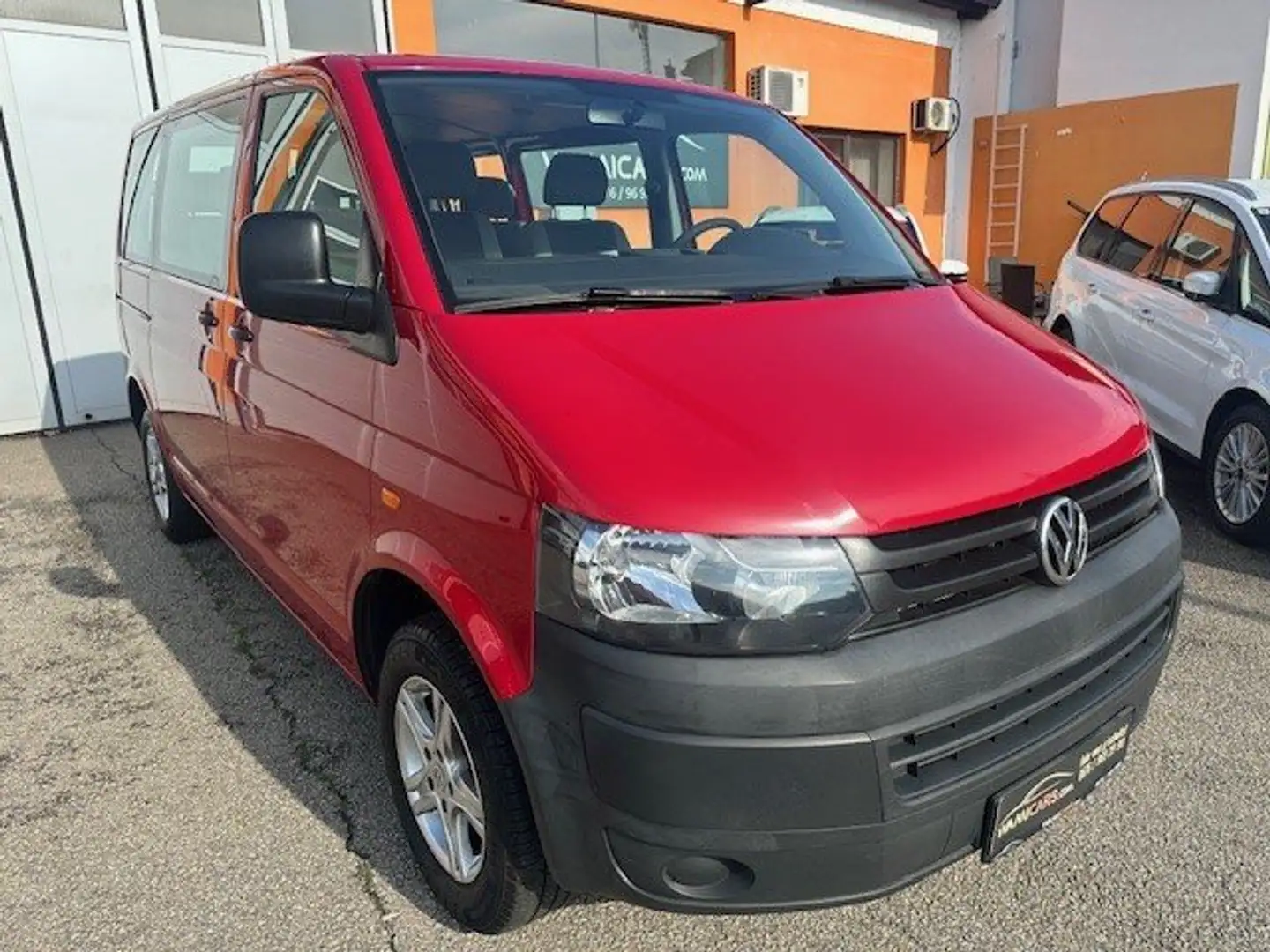 Volkswagen T5 Transporter Kombi 9-Sitzer Rood - 2