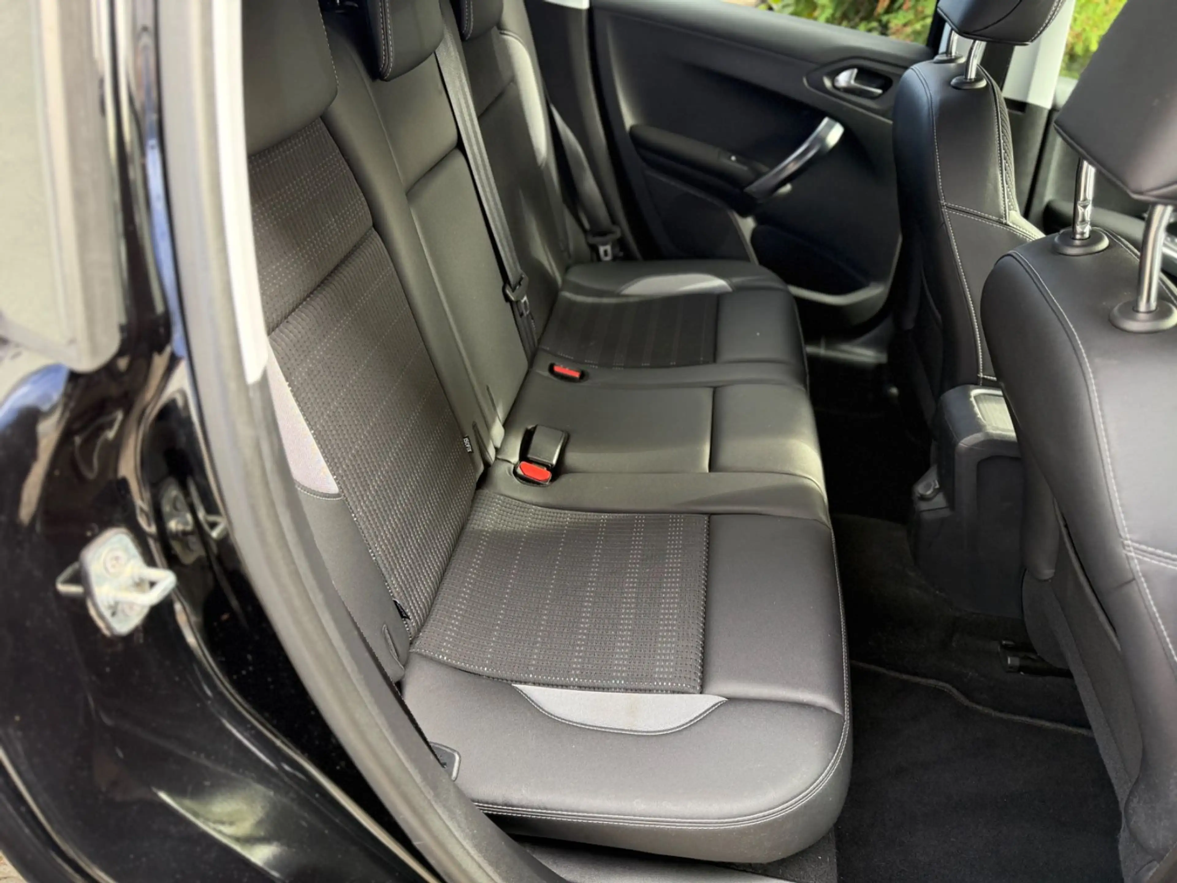 Peugeot 2008 Allure — photo 10