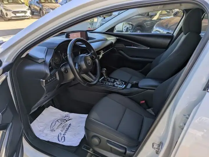 Mazda CX-30 2025, foto 11