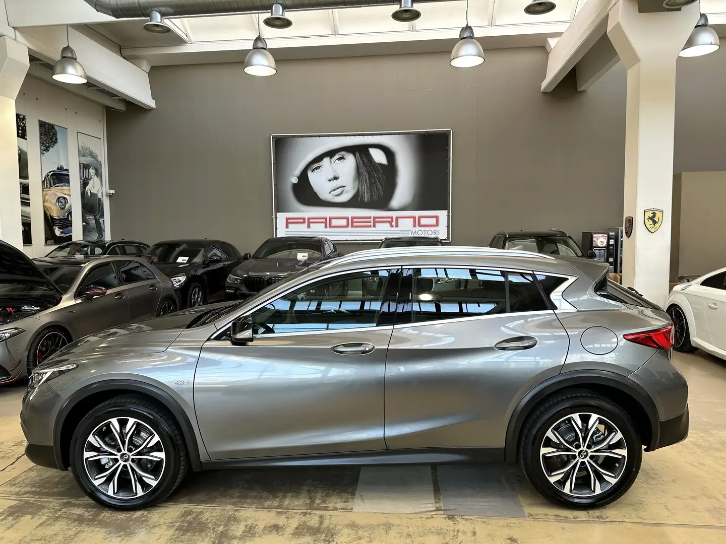 Infiniti QX30 2.2d Premium AWD DCT - 18" - LED Gris - 2