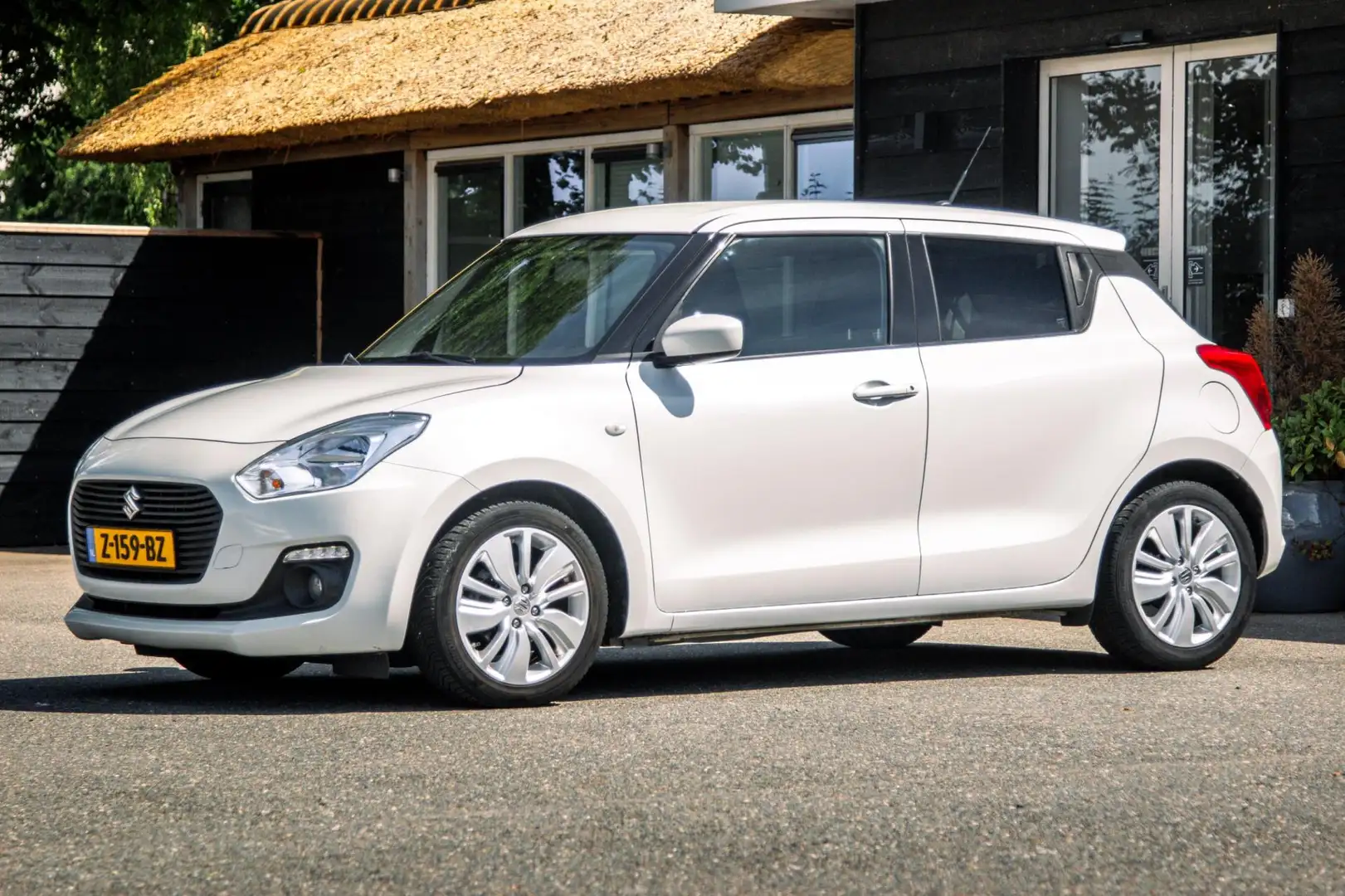 Suzuki Swift 1.2 Comfort I Parelmoer Wit I LM Wiel I Camera I Wit - 2
