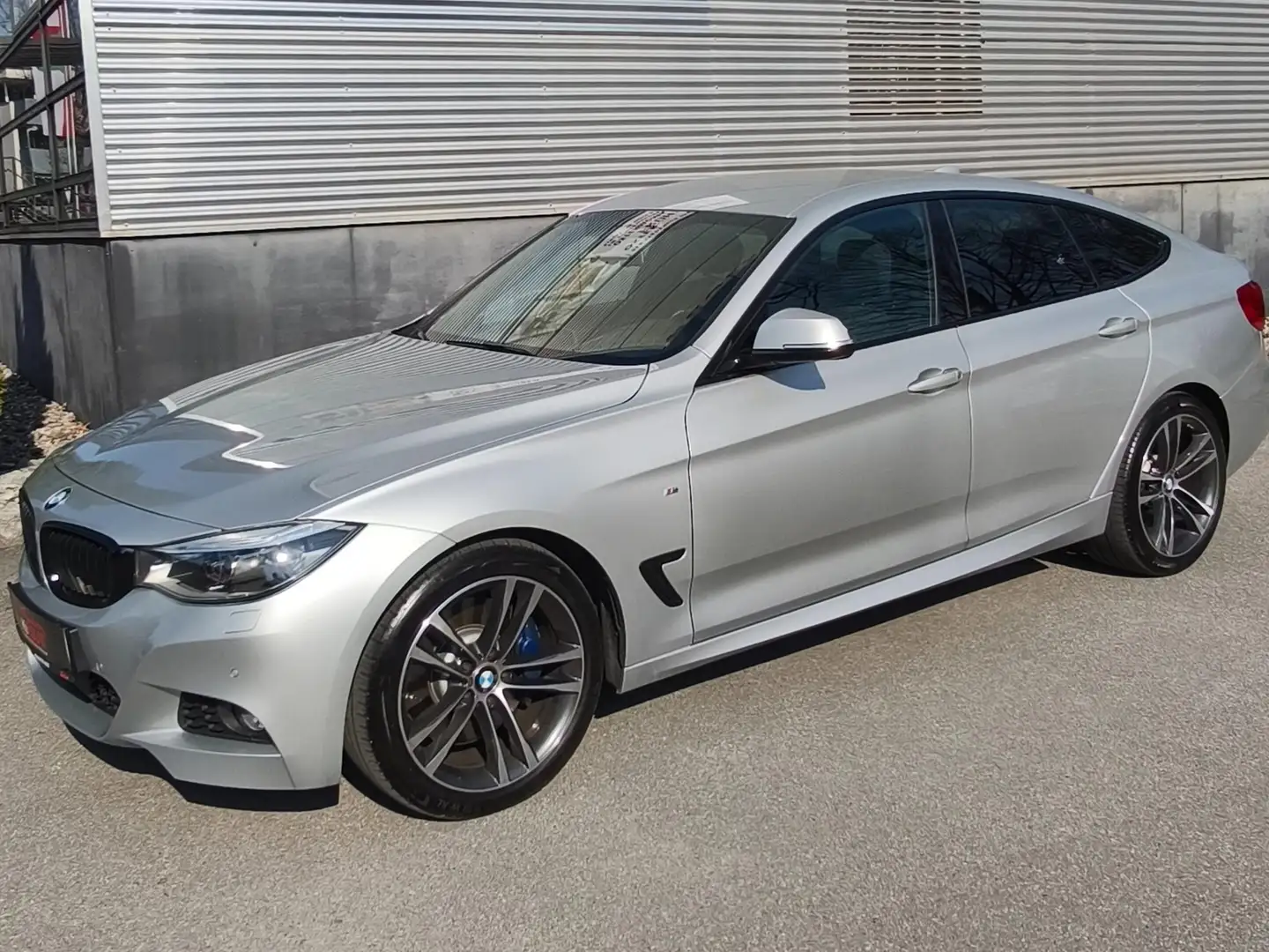 BMW 330 xDrive M Sport Gran Turismo Silber - 2