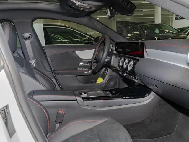 Mercedes-Benz CLA view 9