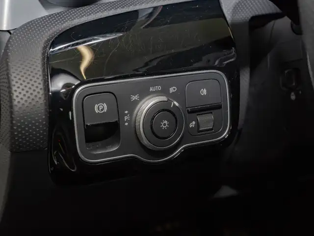 Mercedes-Benz CLA view 13