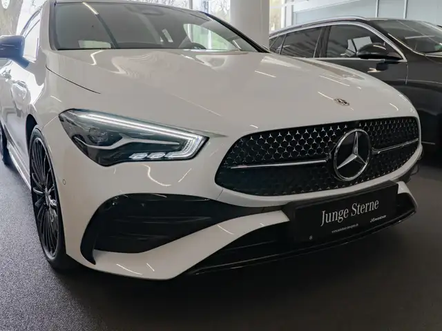 Mercedes-Benz CLA view 3