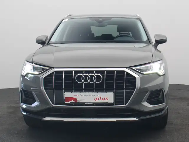 Audi Q3 view 3