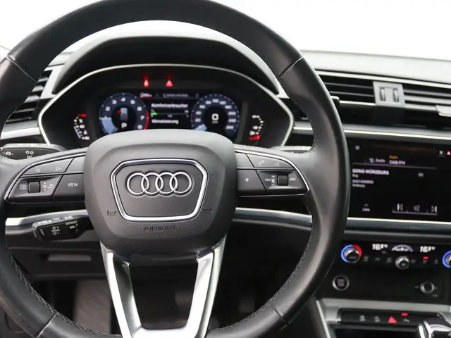 Audi Q3 view 15