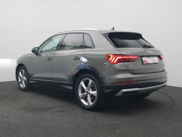 Audi Q3 view 5