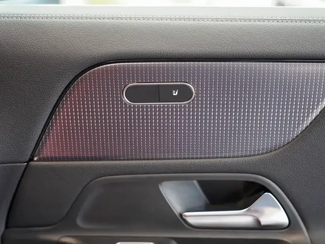 Mercedes-Benz Gla view 12
