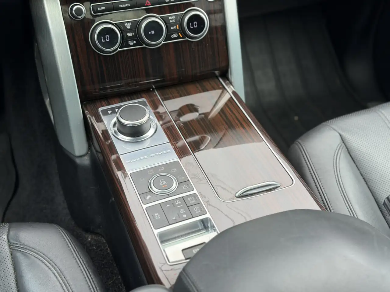 Land Rover Range Rover photo Land Rover Range Rover