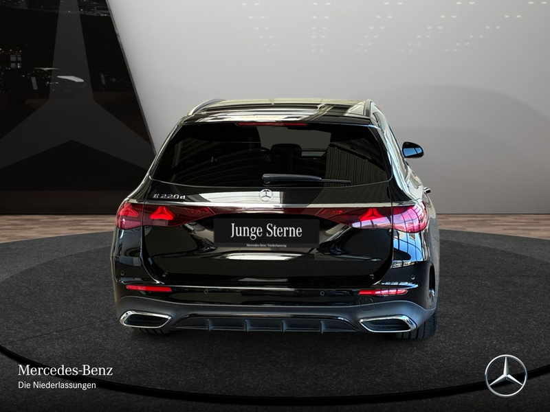 Mercedes-Benz E 220 d T AMG Pano Distr. LED AHK Night Kamera PTS — photo 9