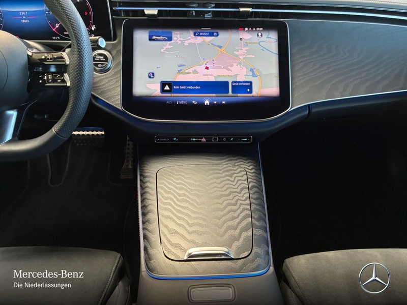 Mercedes-Benz E 220 d T AMG Pano Distr. LED AHK Night Kamera PTS — photo 15