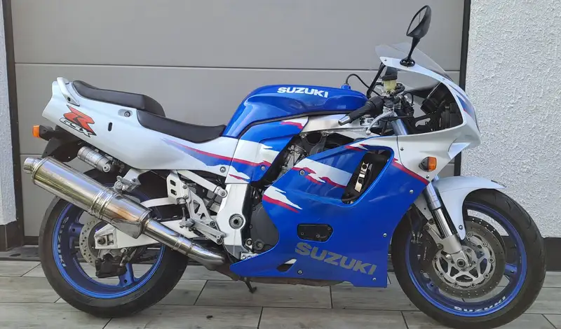 Suzuki GSX 750
