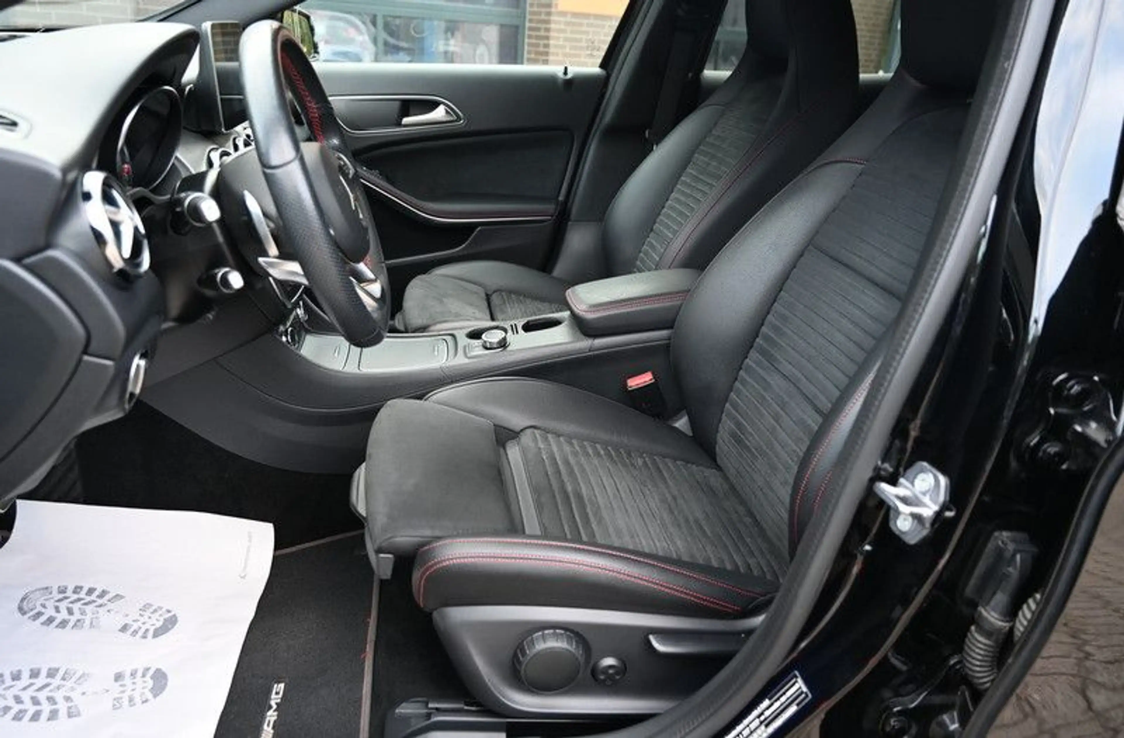 Mercedes-Benz GLA 180 AMG Line 1.Hd Leder Automatik — photo 10