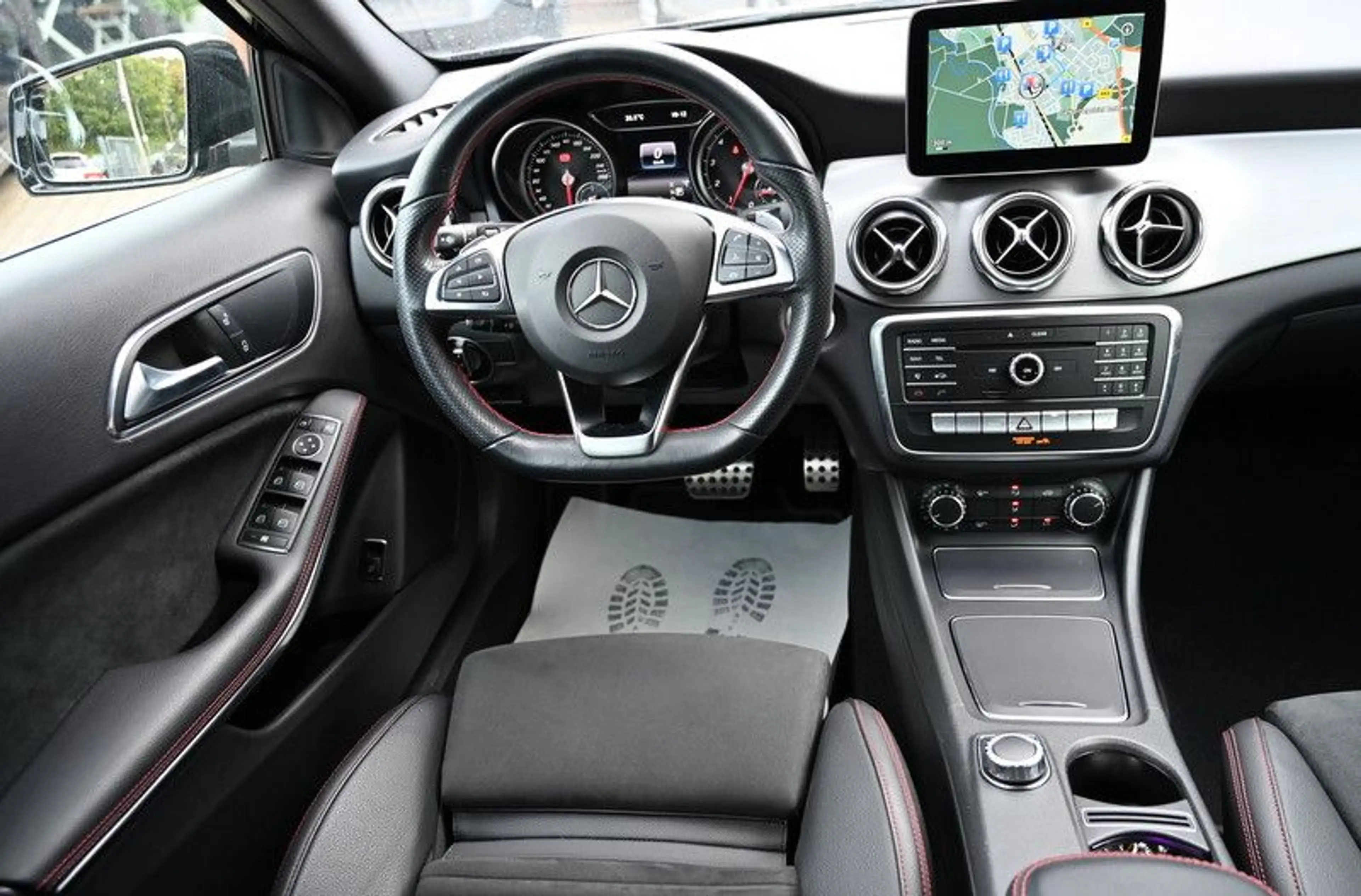 Mercedes-Benz GLA 180 AMG Line 1.Hd Leder Automatik — photo 9