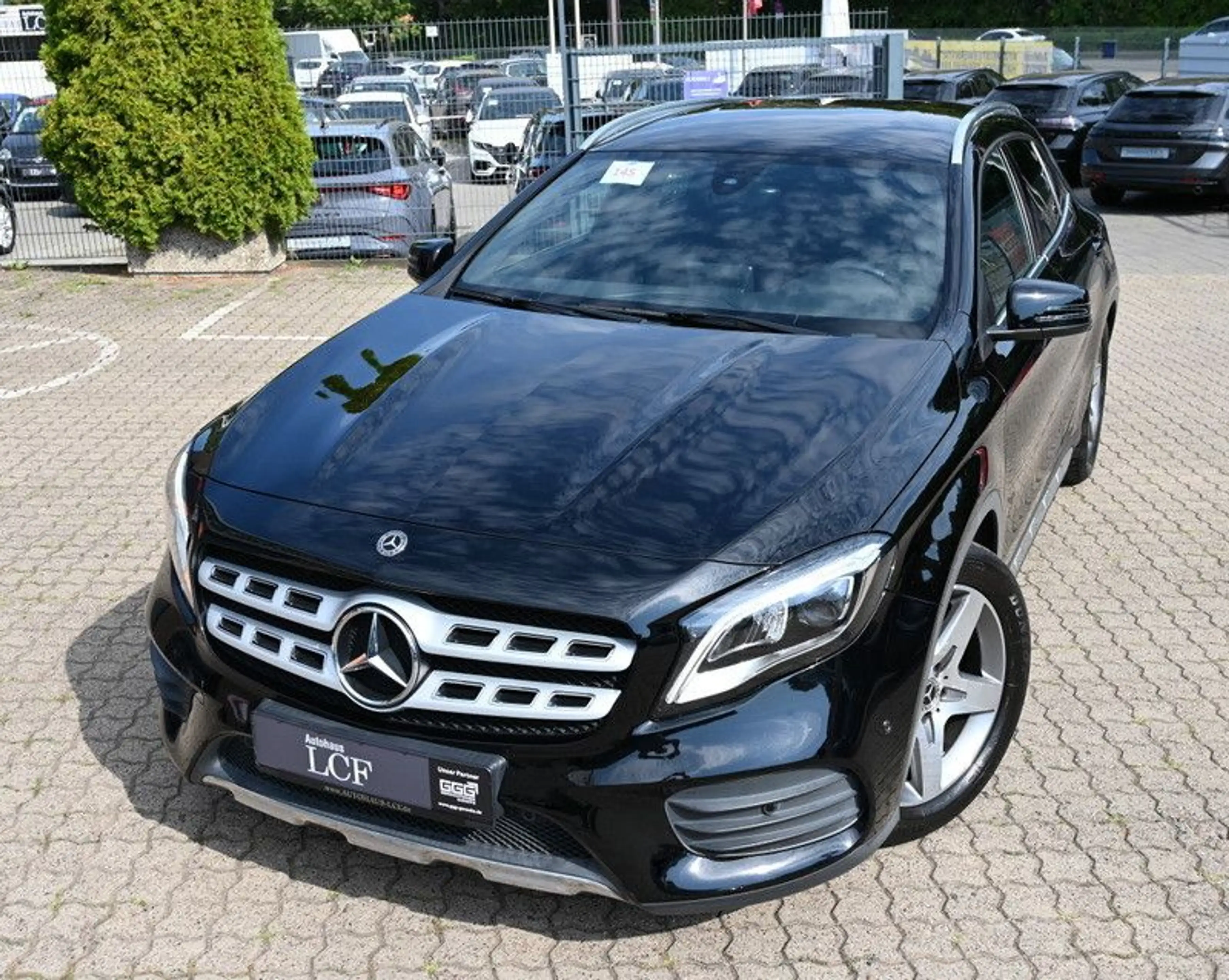 Mercedes-Benz GLA 180 AMG Line 1.Hd Leder Automatik — photo 2
