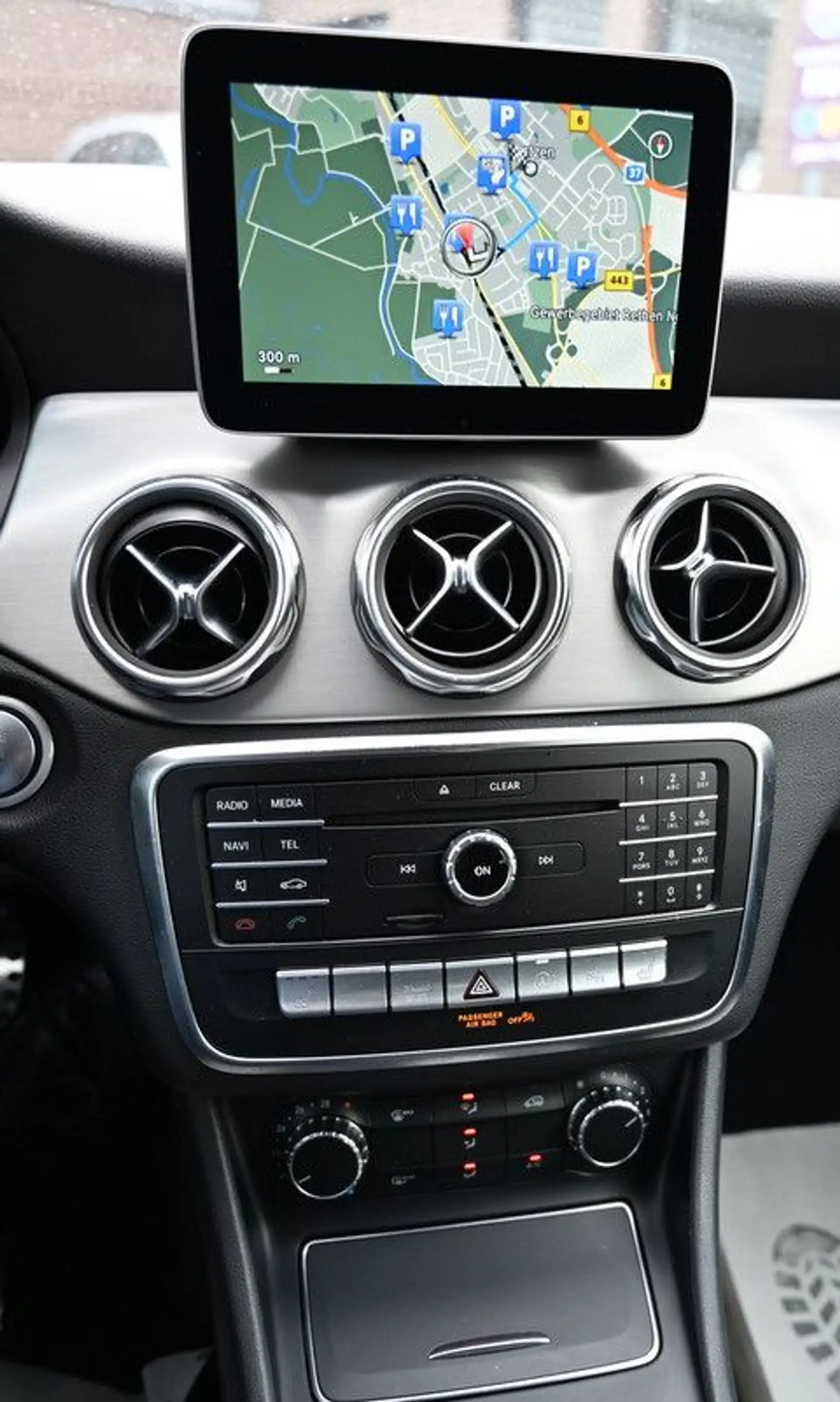 Mercedes-Benz GLA 180 AMG Line 1.Hd Leder Automatik — photo 11