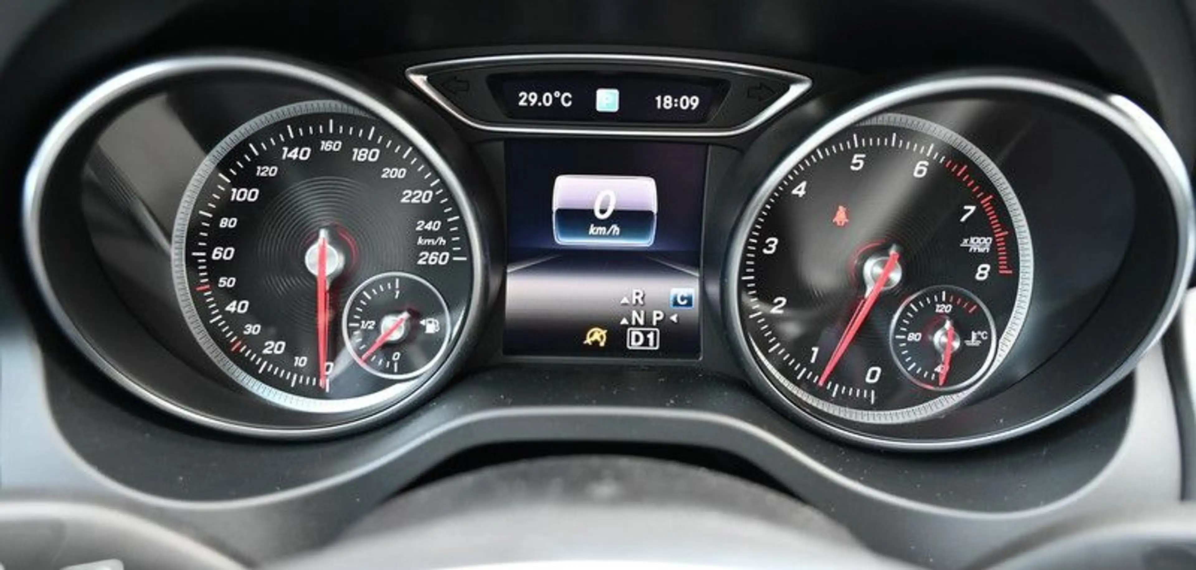 Mercedes-Benz GLA 180 AMG Line 1.Hd Leder Automatik — photo 15
