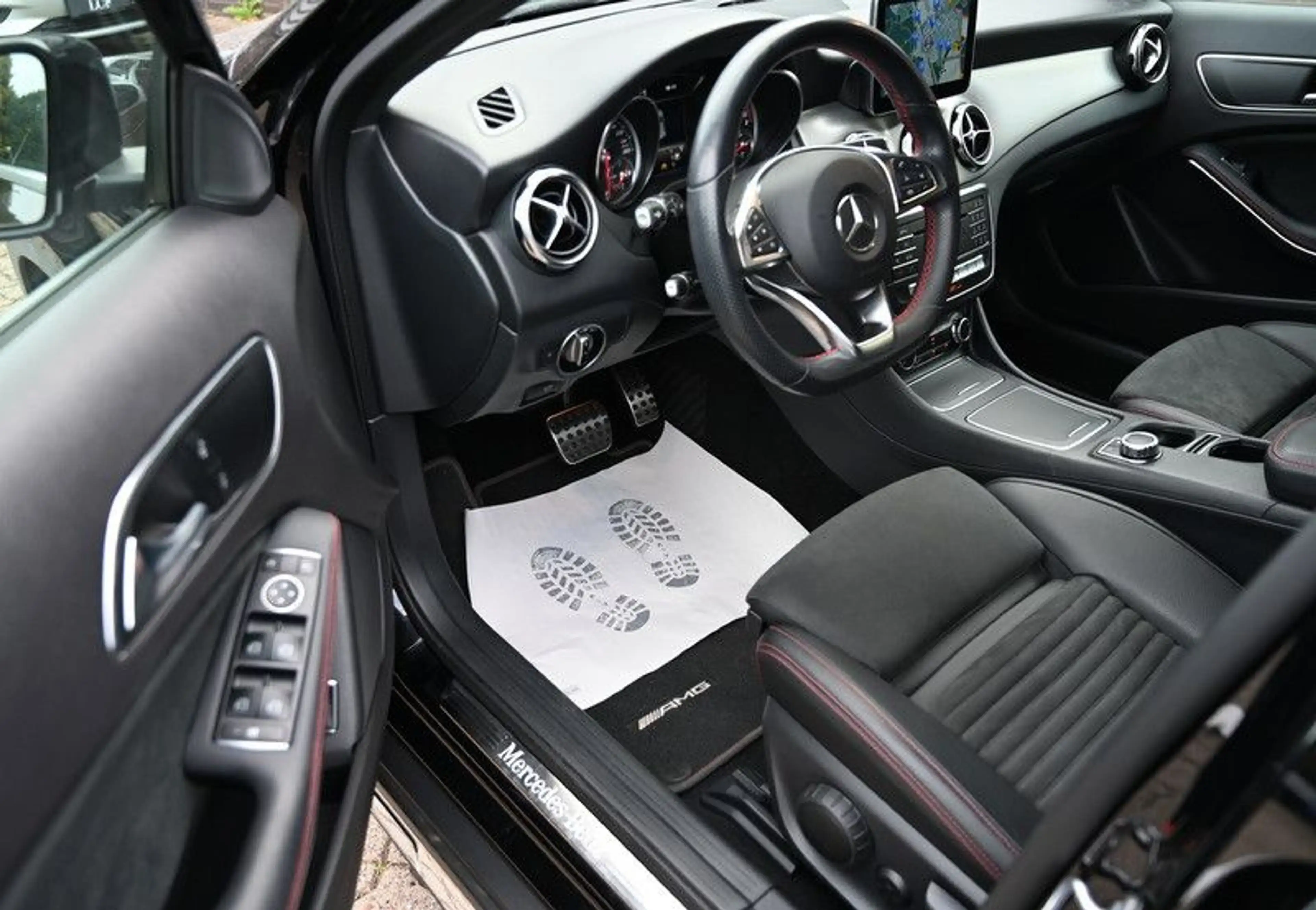 Mercedes-Benz GLA 180 AMG Line 1.Hd Leder Automatik — photo 12