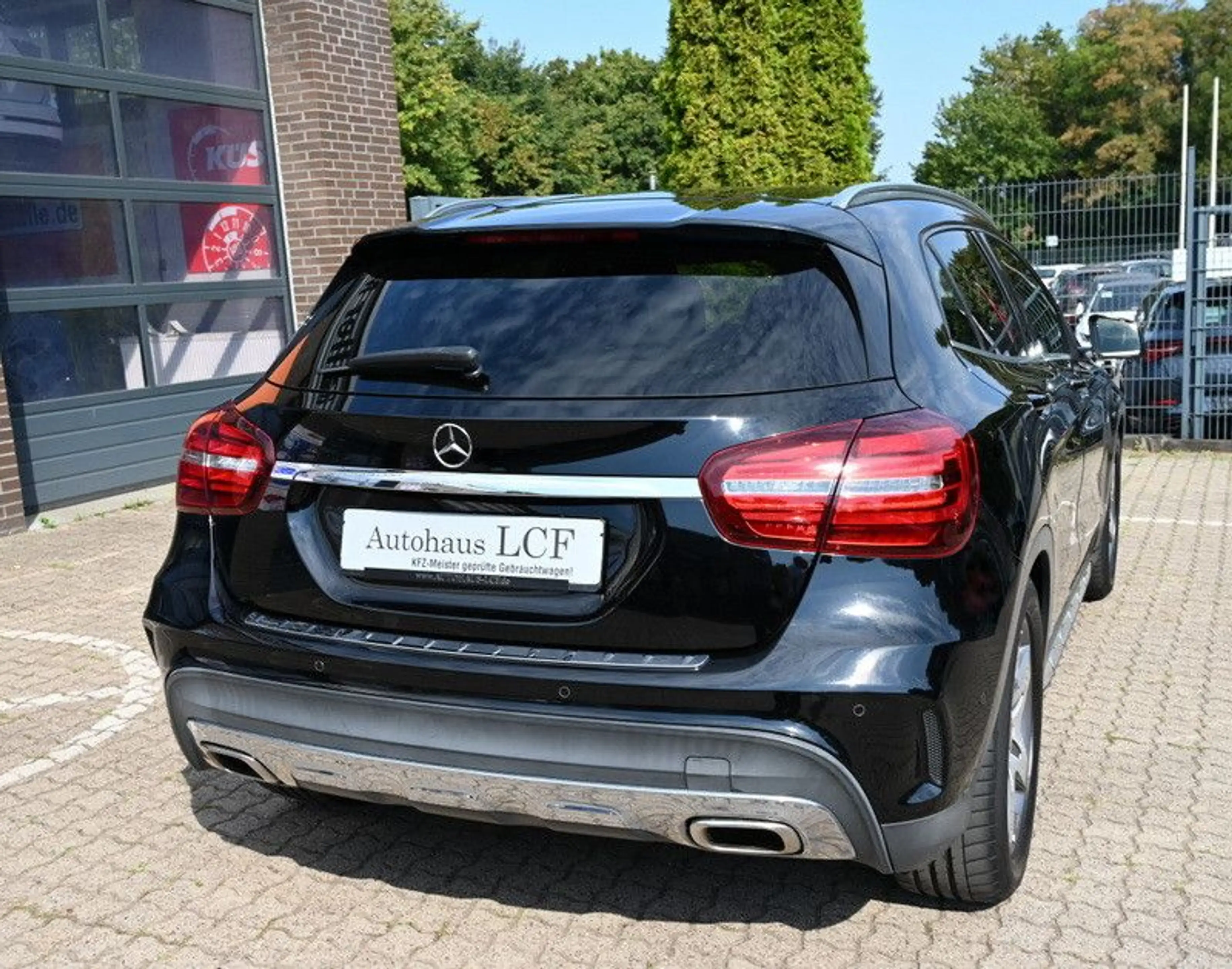 Mercedes-Benz GLA 180 AMG Line 1.Hd Leder Automatik — photo 7