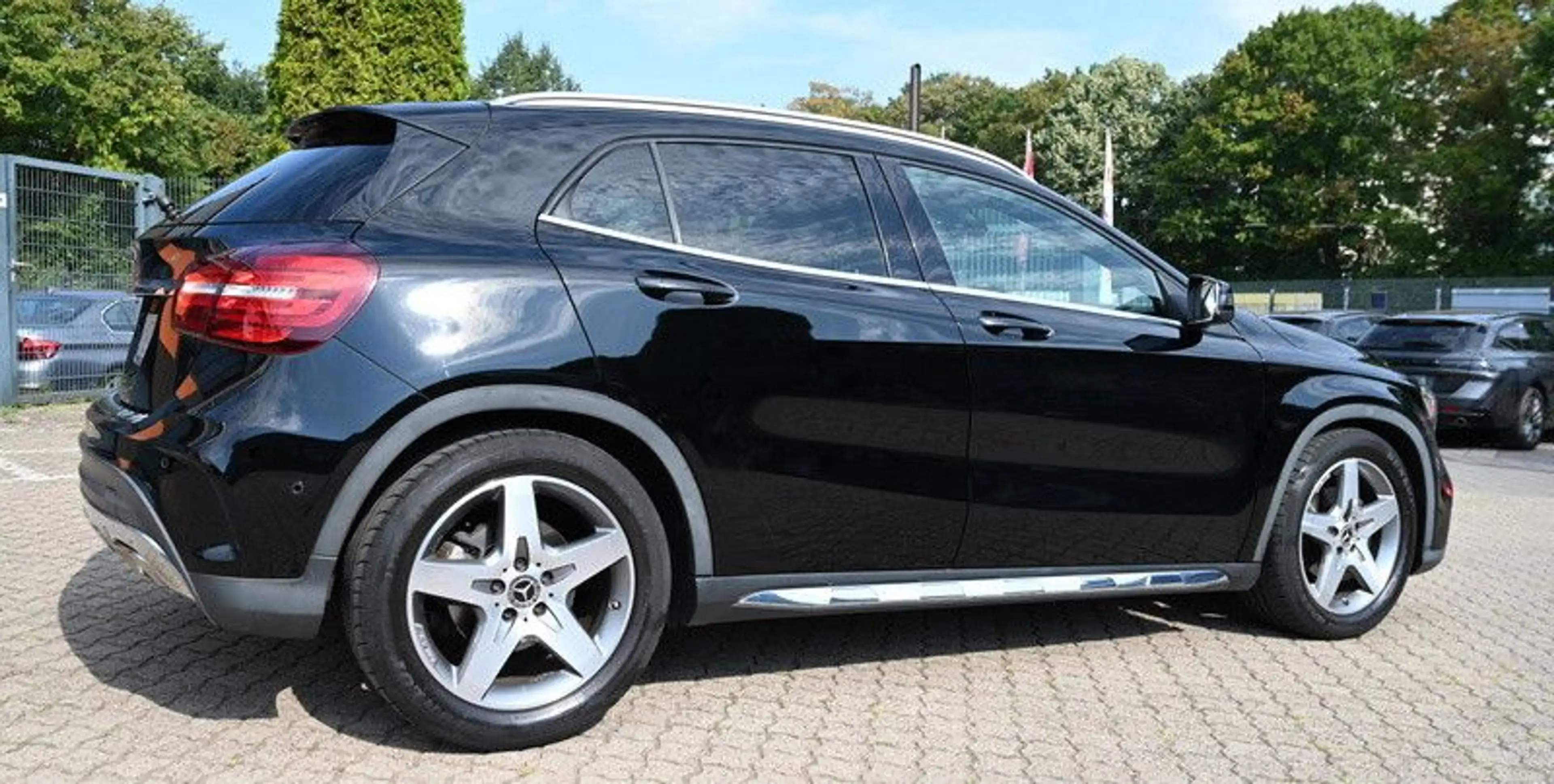 Mercedes-Benz GLA 180 AMG Line 1.Hd Leder Automatik — photo 6