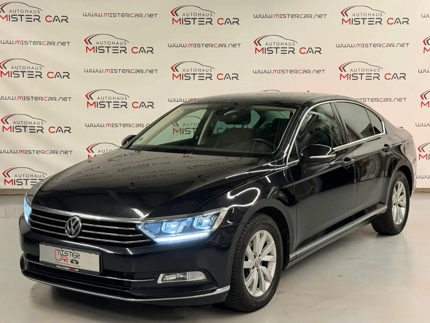 Volkswagen Passat Highline DSG VIRT/ACC/LED/KAM/AHK/MASSAGE Negro - 1