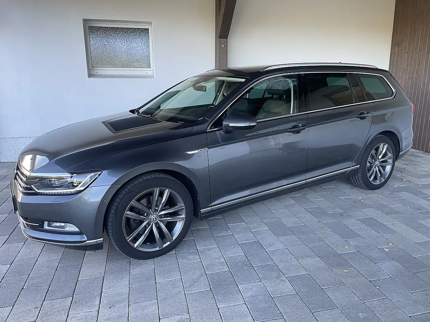 Volkswagen Passat Variant Highline 4Motion-DSG-MATRIX LED-AHV-ACC-ALCANTA... Grau - 2