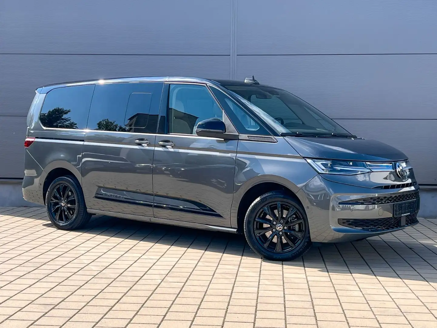 Volkswagen T7 Multivan Edition Lang*AHK*ACC*HUD*Pano*IQ*H/K Grau - 2