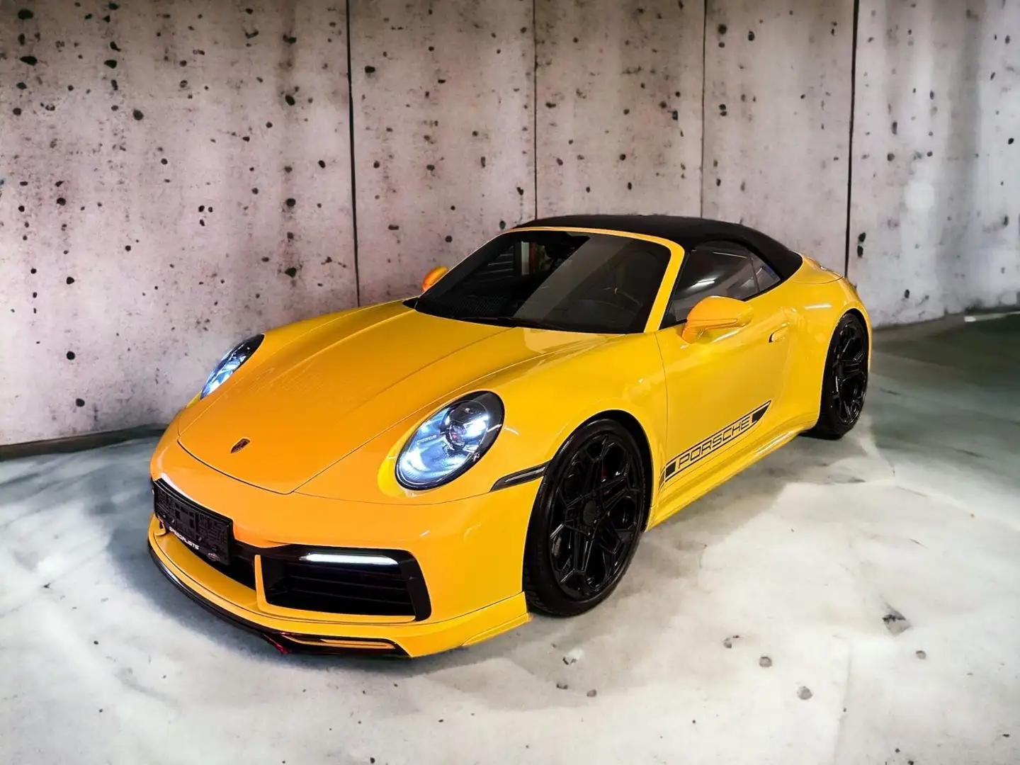 Porsche 992 Carrera S /DE/unfallfrei/Scheckheft Yellow - 1