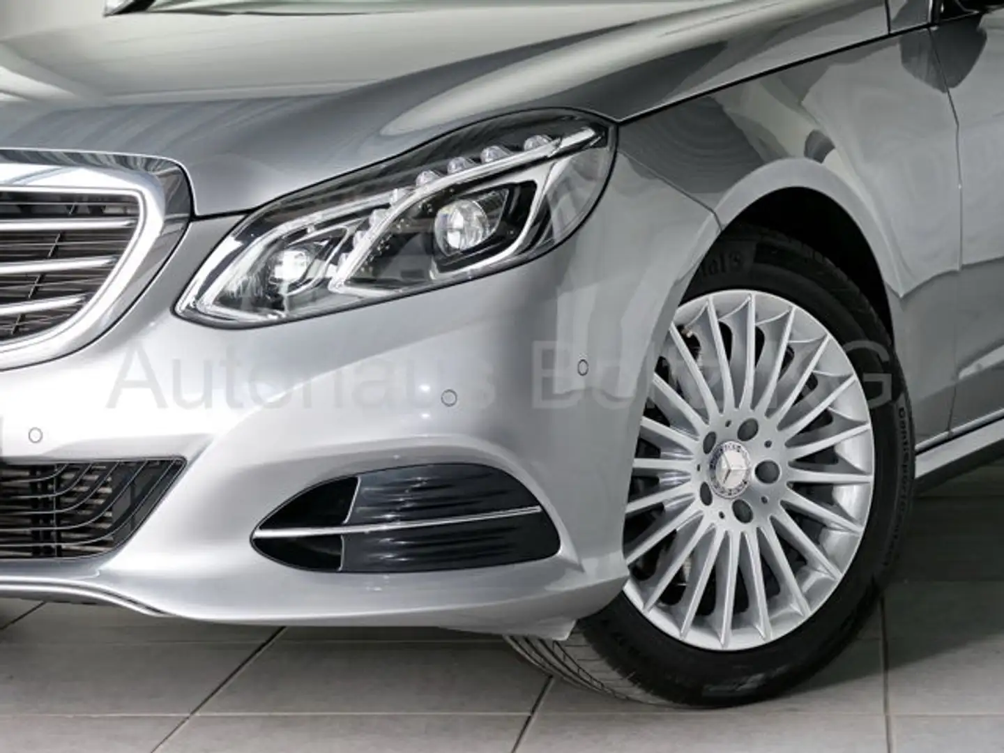 Mercedes-Benz E 250 CGI BE Elegance Navi Klimaa Parkass. LED ILS Argent - 2