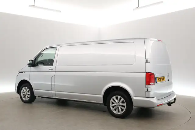 Volkswagen Transporter view 4